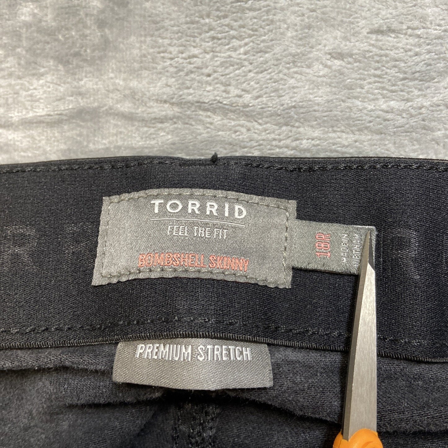 Torrid Premium Stretch Bombshell Skinny Distressed Jeans Women’s Size 18R Black