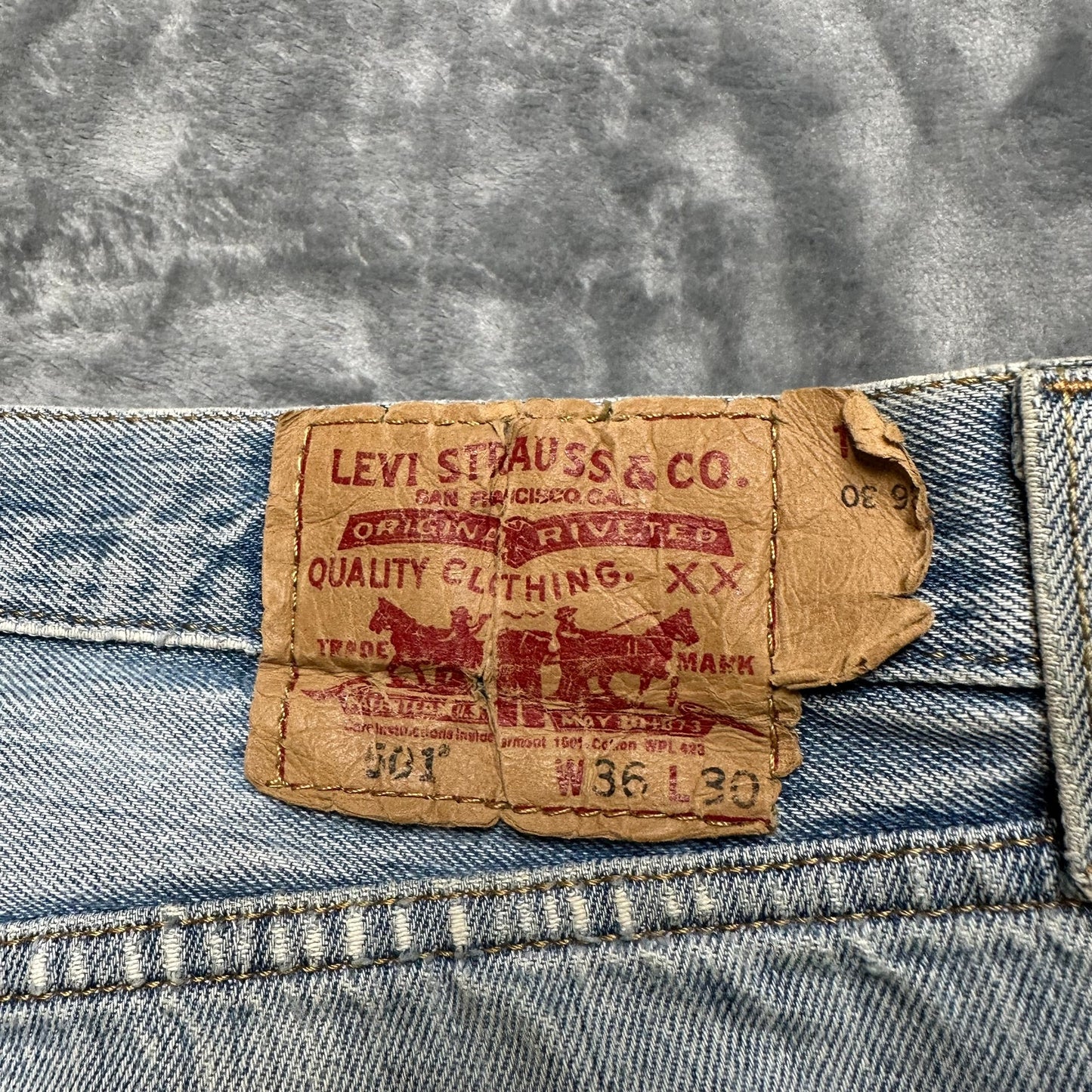 Vintage Levi’s 501 XX Distressed Straight Jeans Men’s Sz 36x30 Light Blue Denim