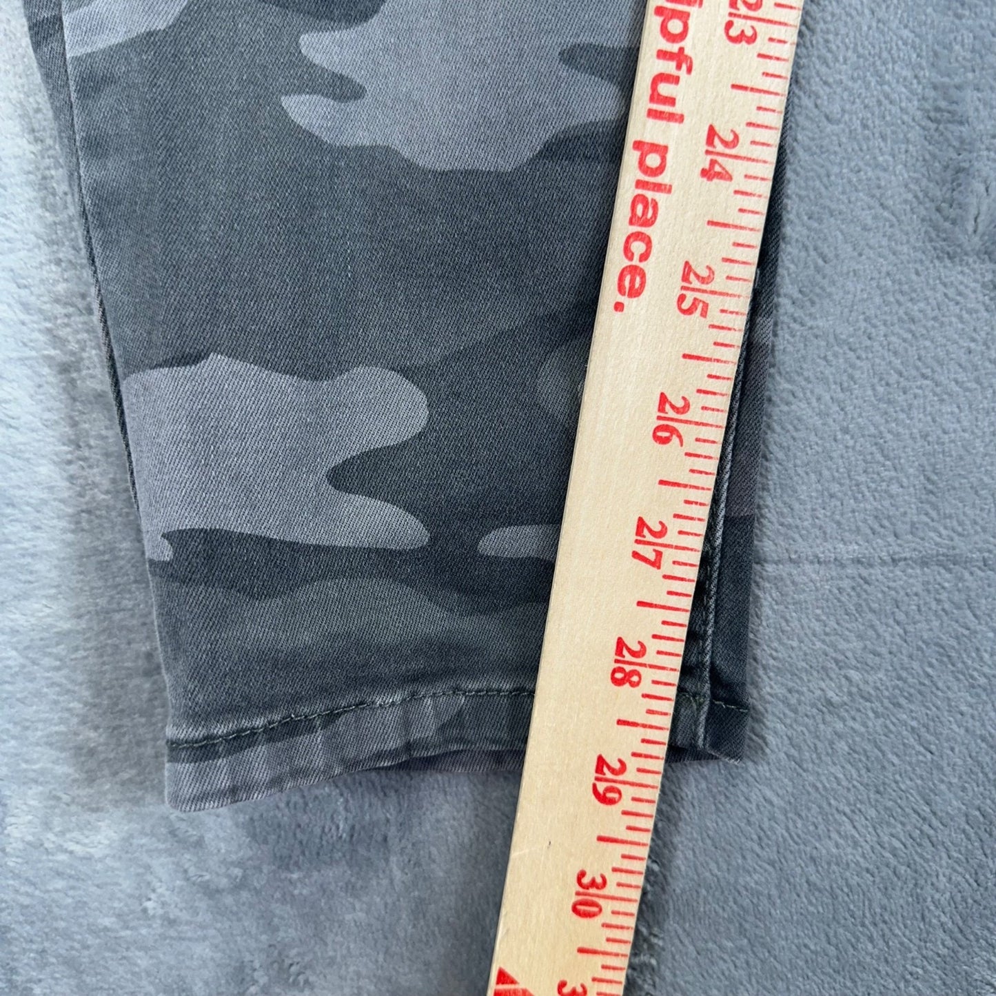 Democracy Women's AB Technology Skinny Jeans Size 14 Gray Camo
