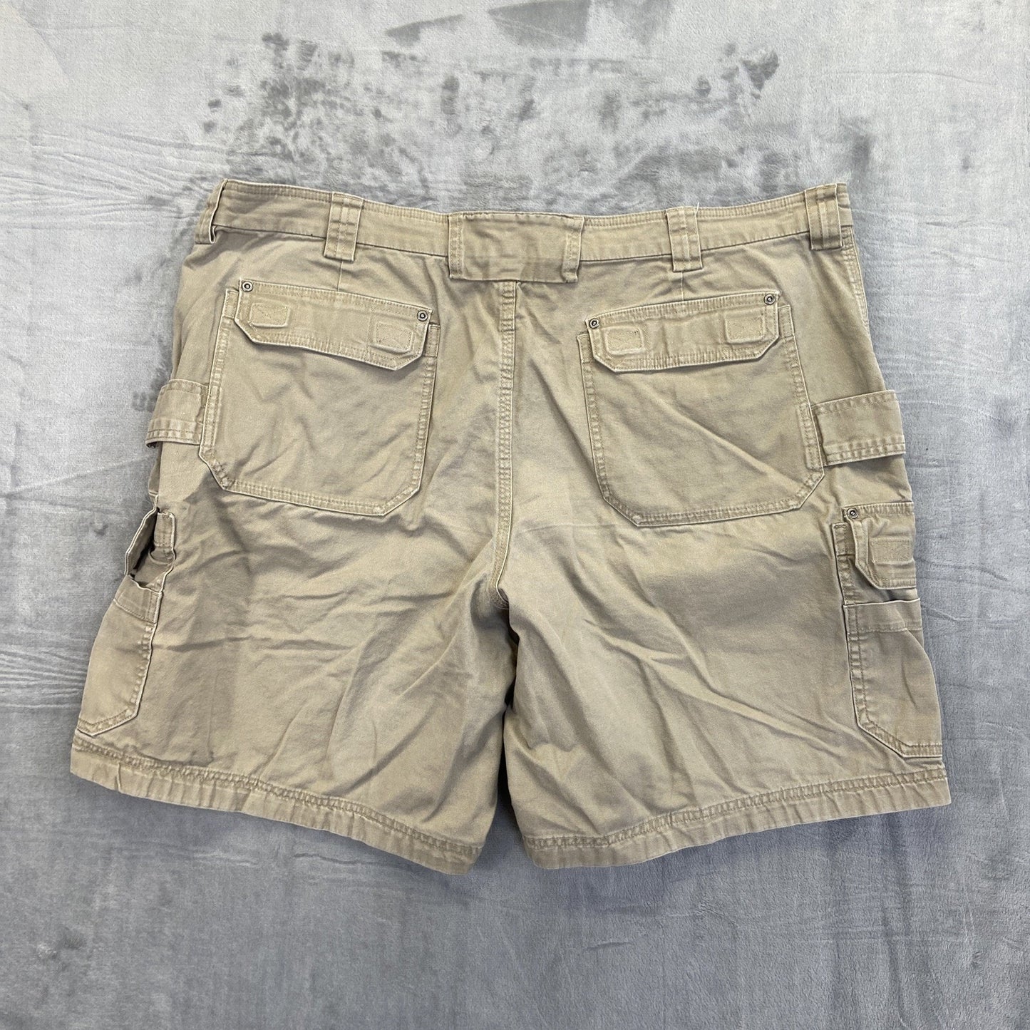 Duluth Trading Flex Fire Hose Cargo Shorts Men's Size 44 Beige Brown Shorts