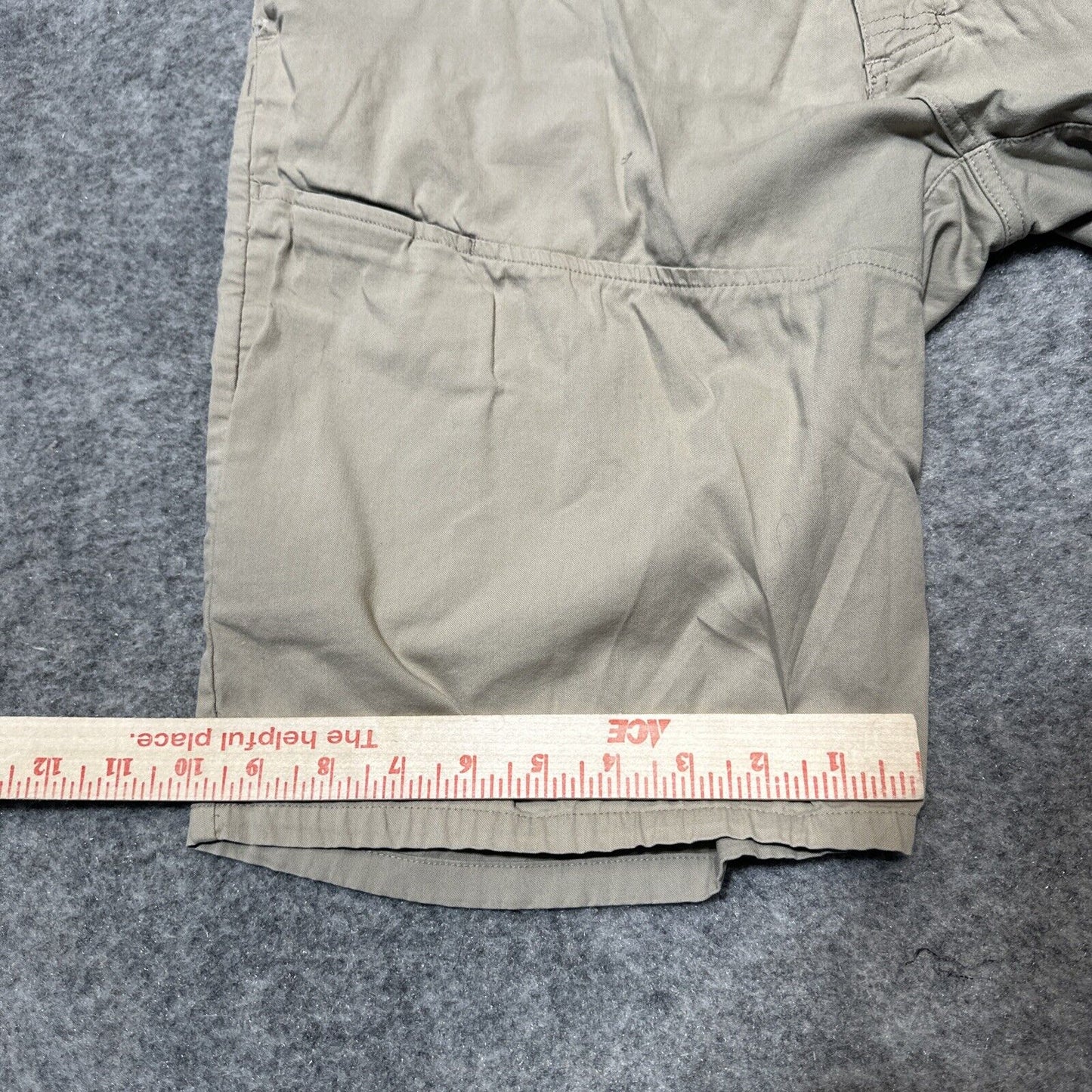Mountain Hardwear Men's Cargo Shorts Size 34x44 Beige Light Wash Shorts