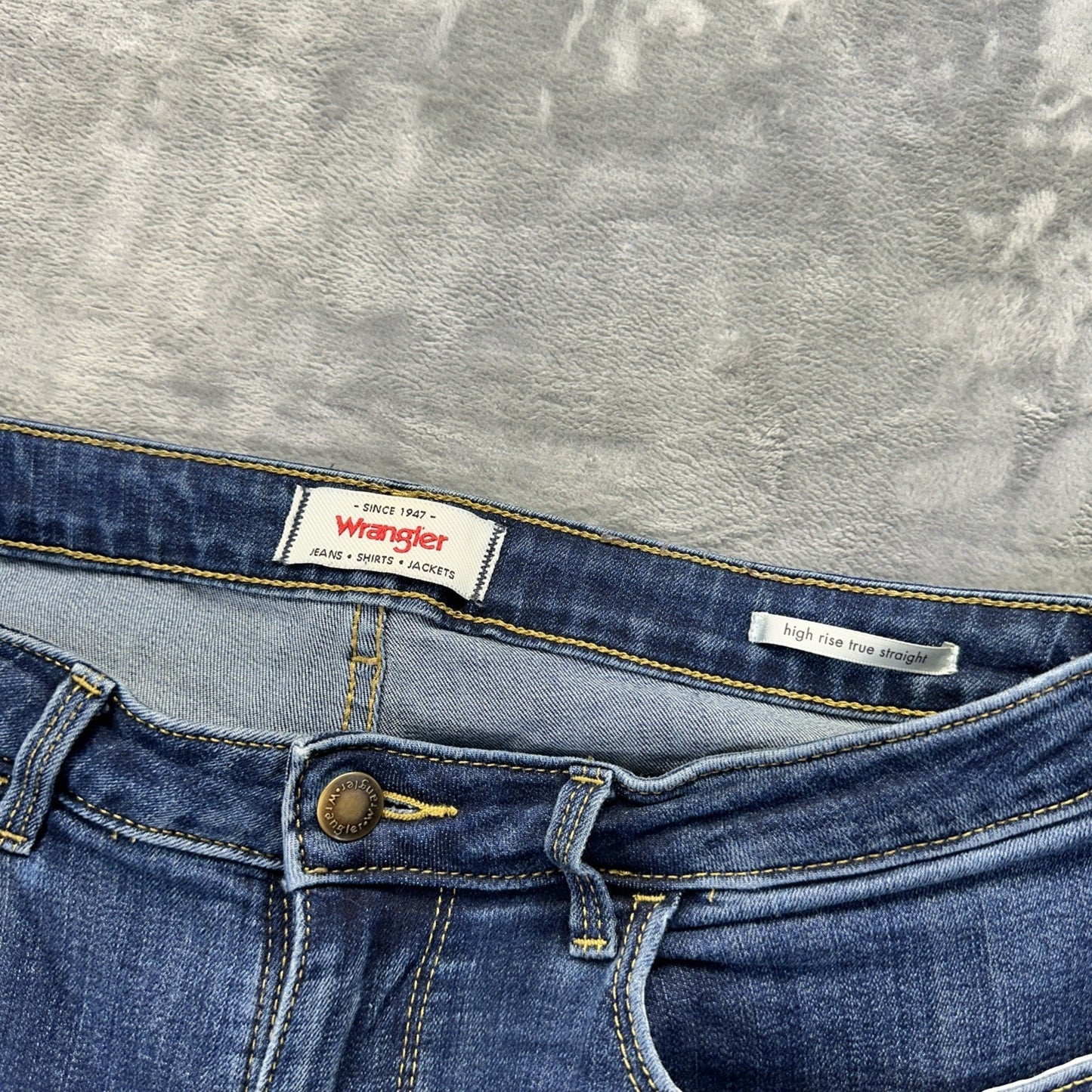 Wrangler High Rise True Straight Jeans Women's Size 32M Blue Denim