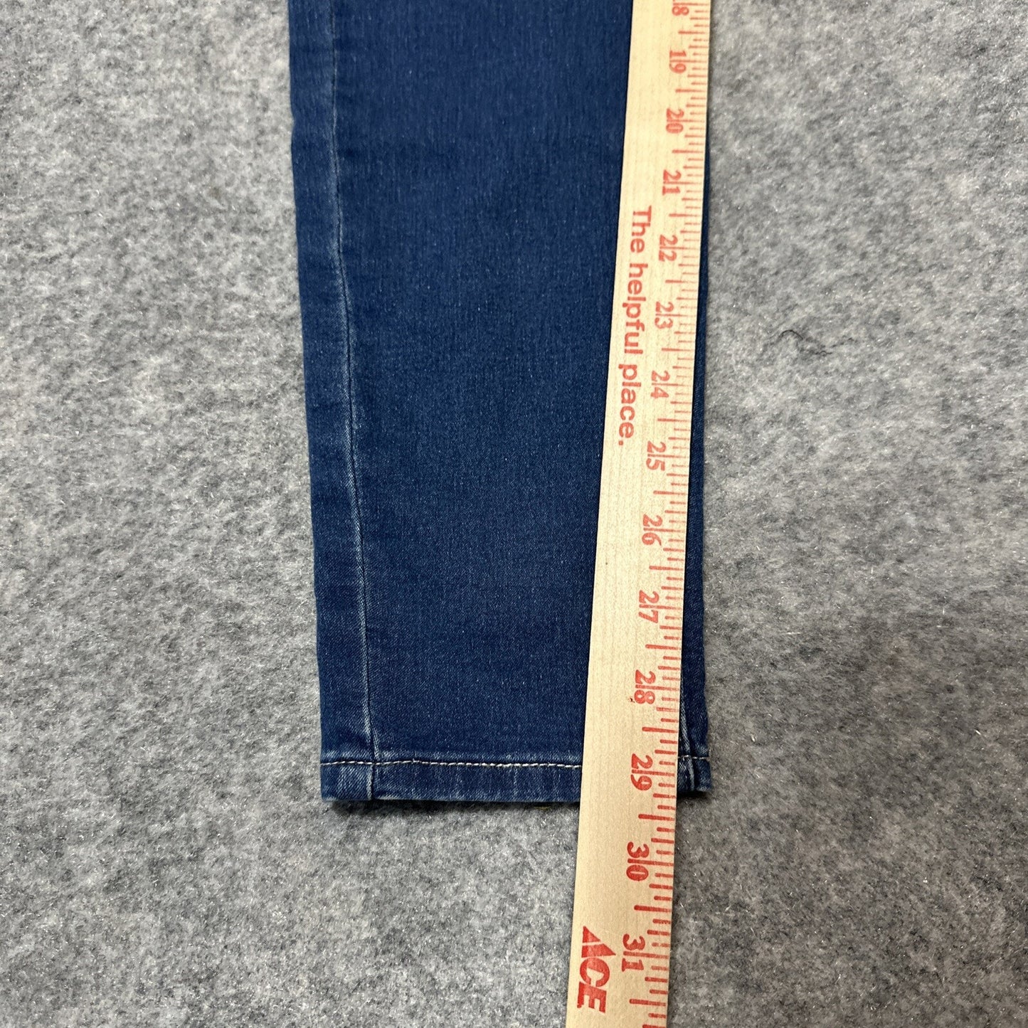 Signature Levi's Totally Shaping Pull On Skinny Women's Jeans Size 4M Blue 27x30