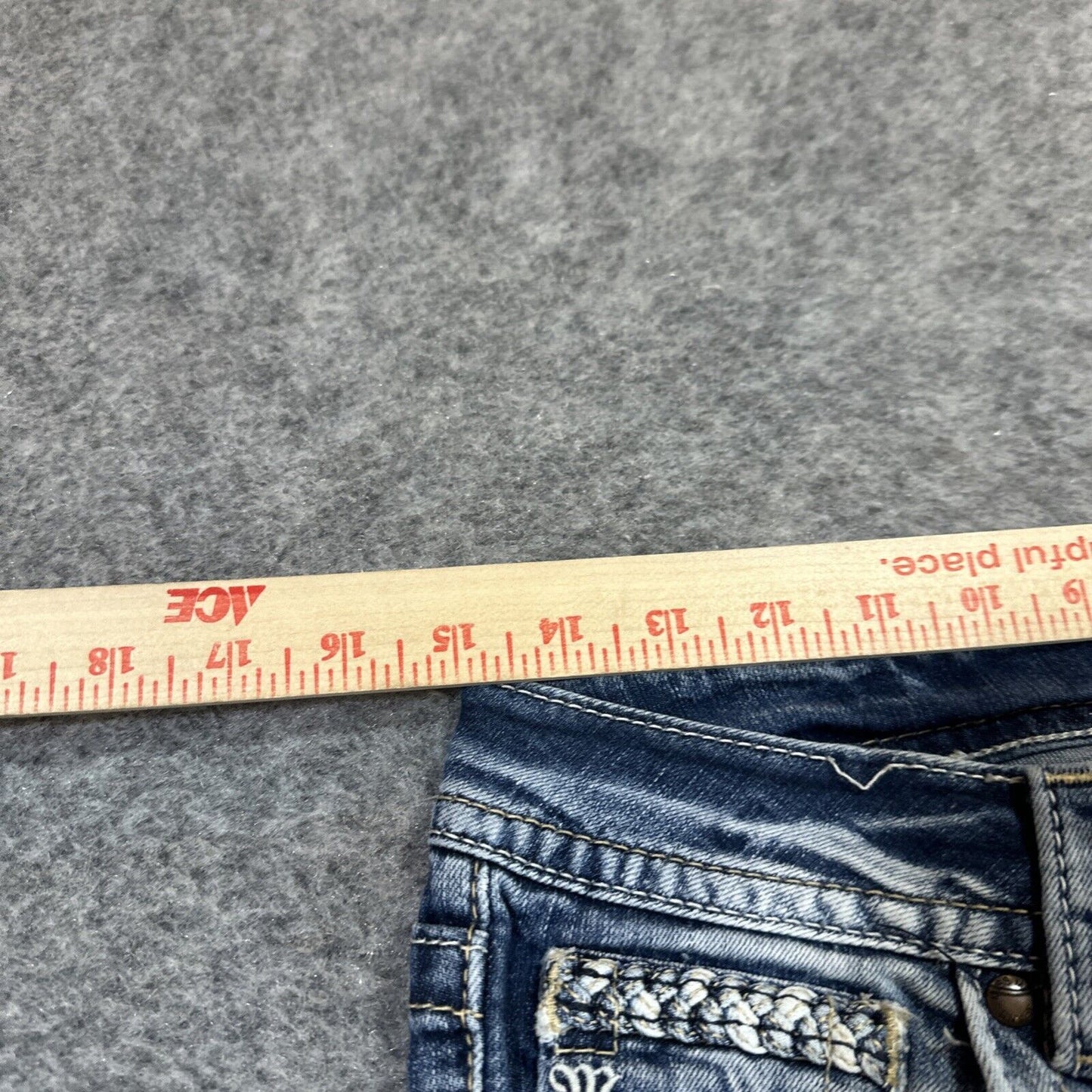 Miss Me Signature Skinny Cropped Jeans Women's Size Light Blue Faded Jeans