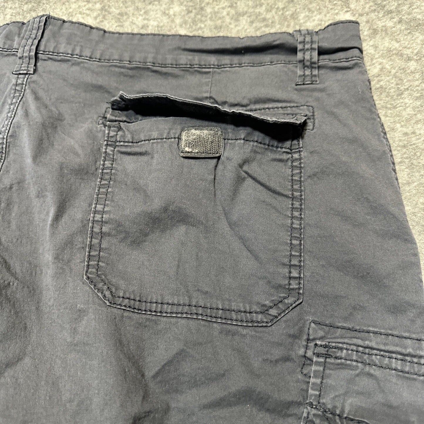 UNIONBAY Men's Cargo Shorts Size 42 Black Dark Wash Shorts