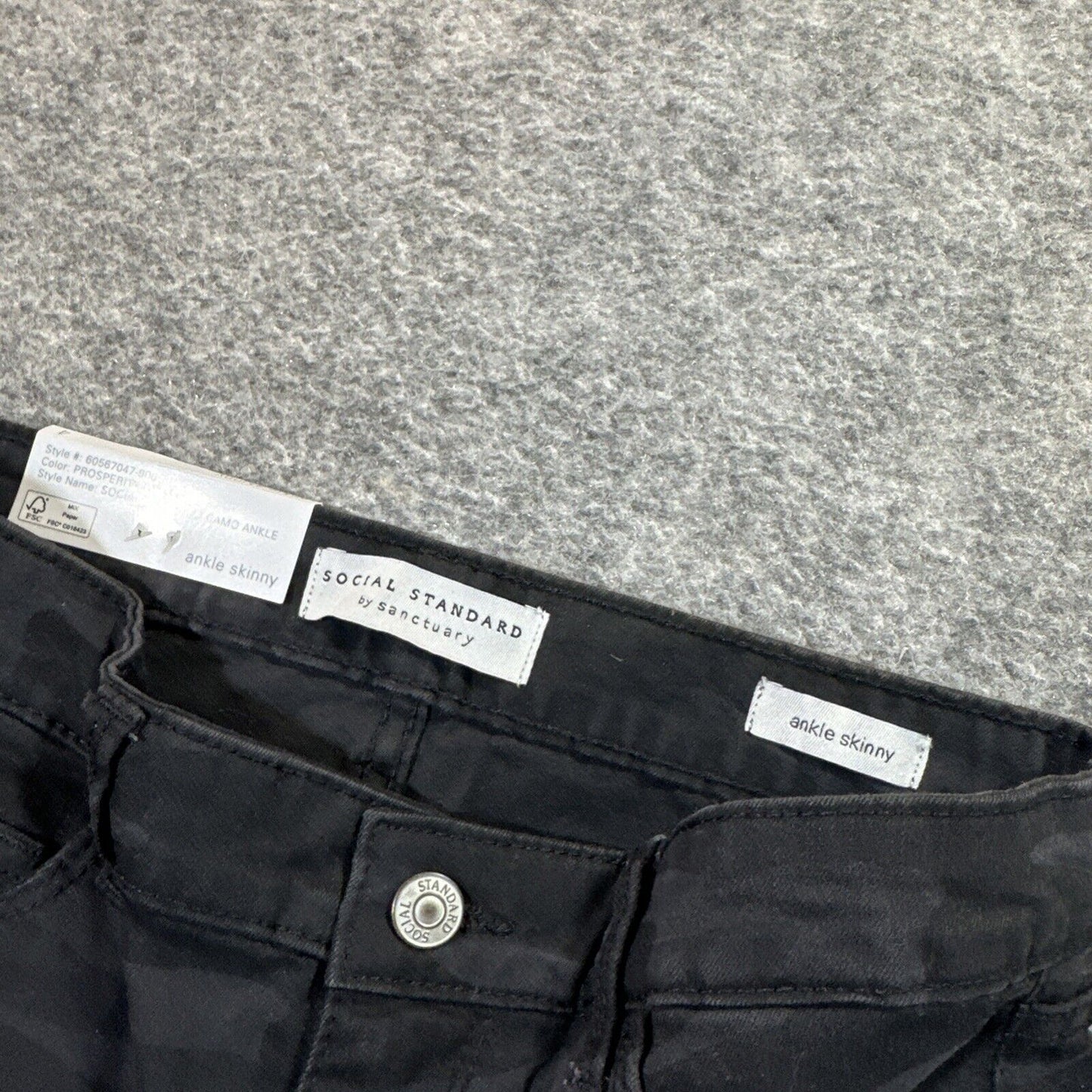 New Social Standard by Sanctuary Mid Rise Ankle Skinny Jeans Womens 4 Black Camo