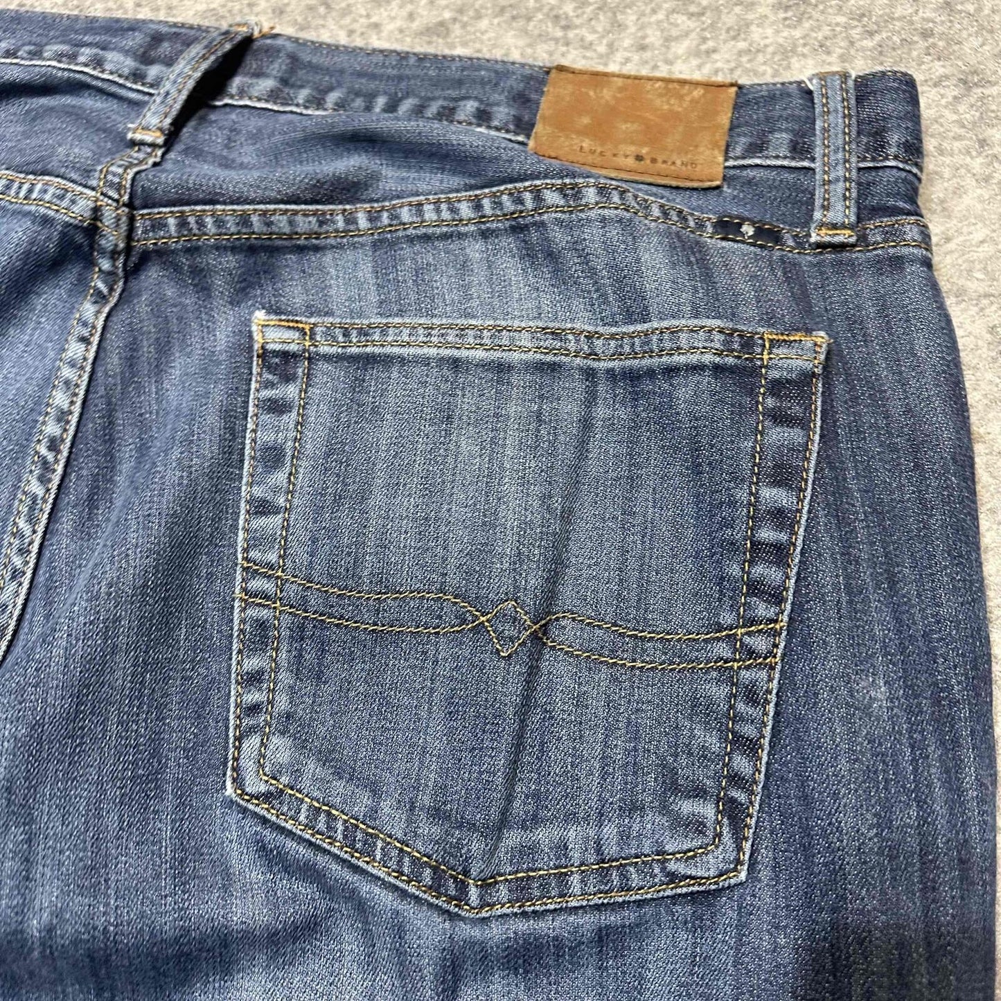 Lucky Brand 221 Men's Straight Frayed Hem Jeans Size 36x30 Blue Medium Wash