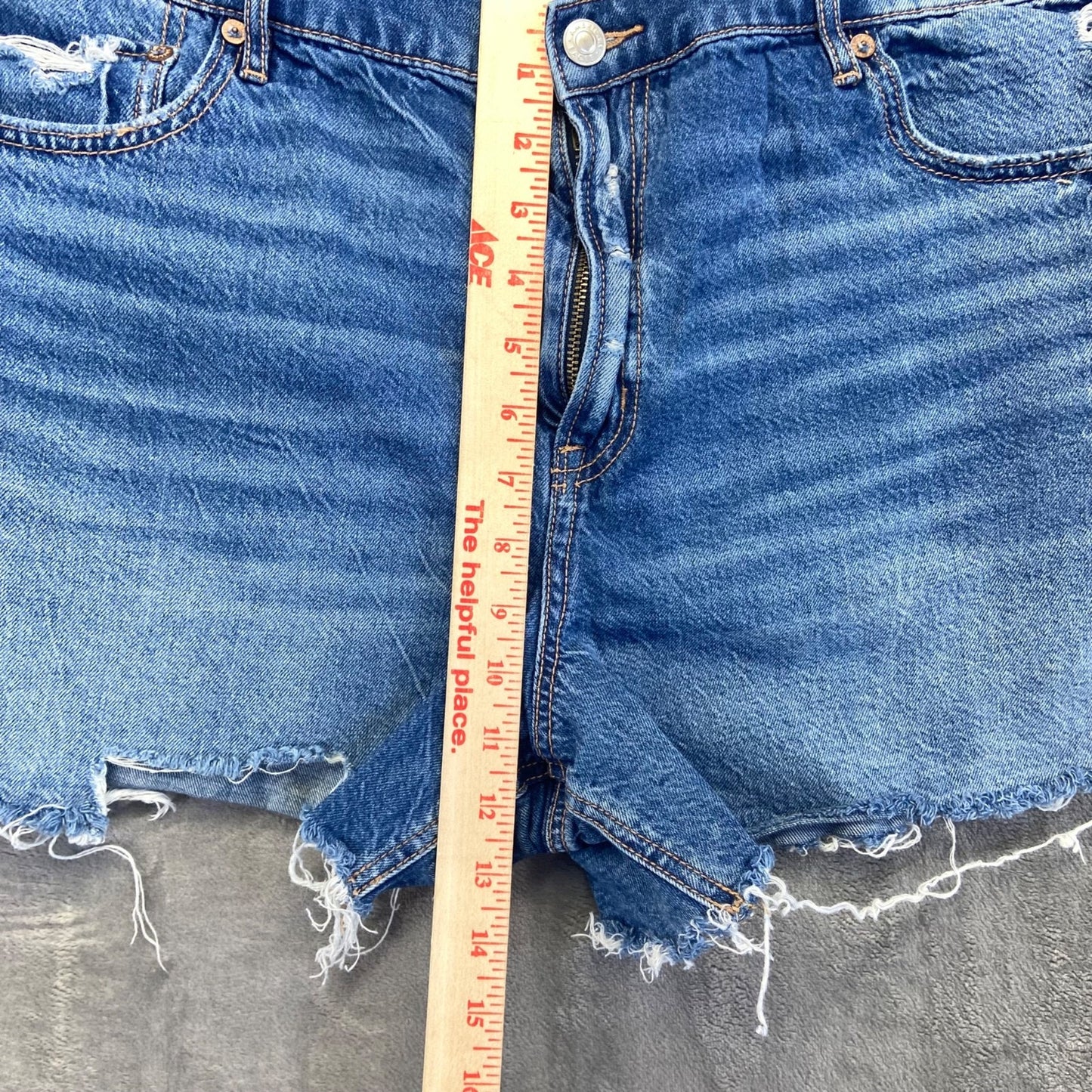 American Eagle Women's Strigid Relaxed Short Size 14 Blue Denim Cut Off Shorts