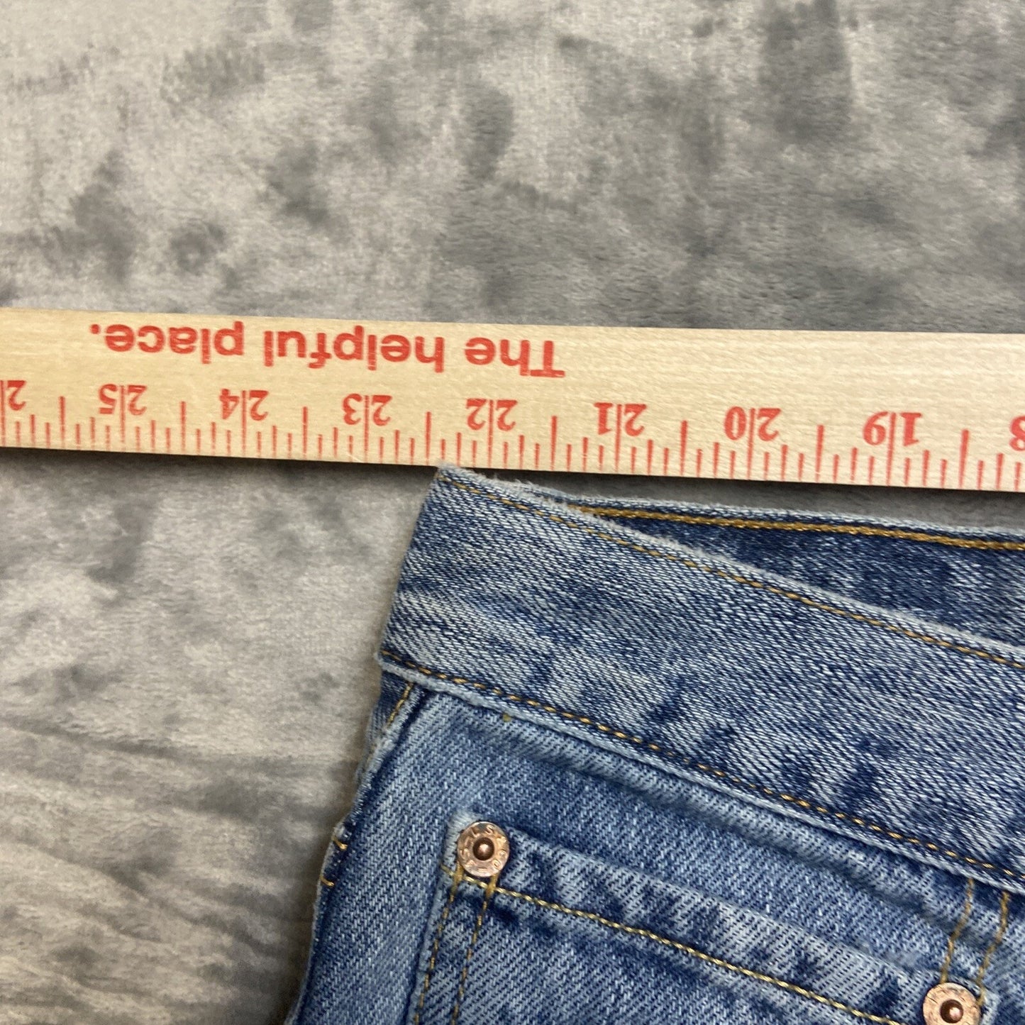 Vintage Levi’s 550 Relaxed Fi Jeans Men’s Size 46x32 Light Blue Denim