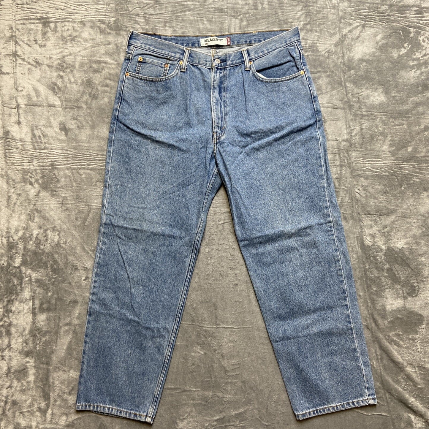 Vintage Levi’s 550 Relaxed Fit Jeans Men’s Size 38x30 Light Blue Denim