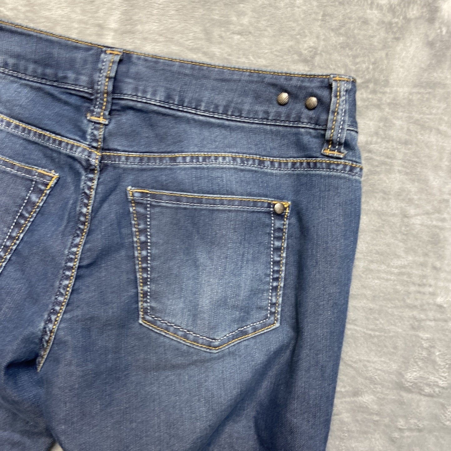 New CAbi Jeans Johnny Crop Jeans Women's Size 2 Blue Denim