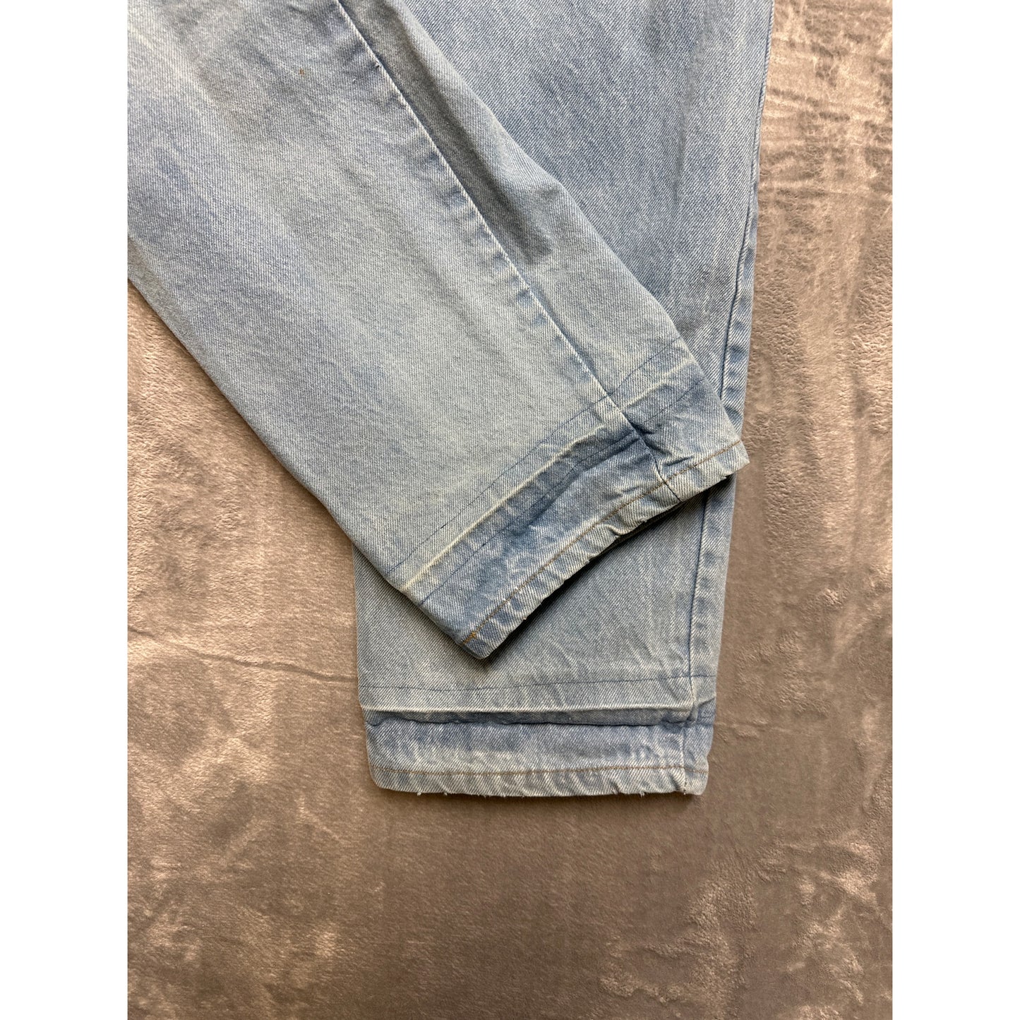 Levi's 505 Straight Fit Jeans Men's Size 38x30 Light Blue Denim *with rust marks*
