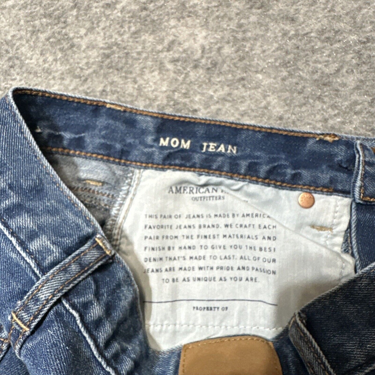 American Eagle Mom Jean Women's Jeans Size 2 Blue Light Wash Denim