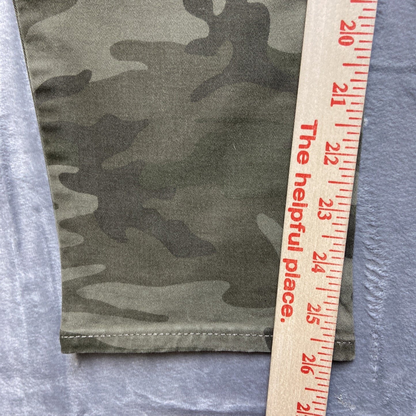 Levi's 711 Skinny Camo Skinny Pants Women's Size W34 Green Canvas
