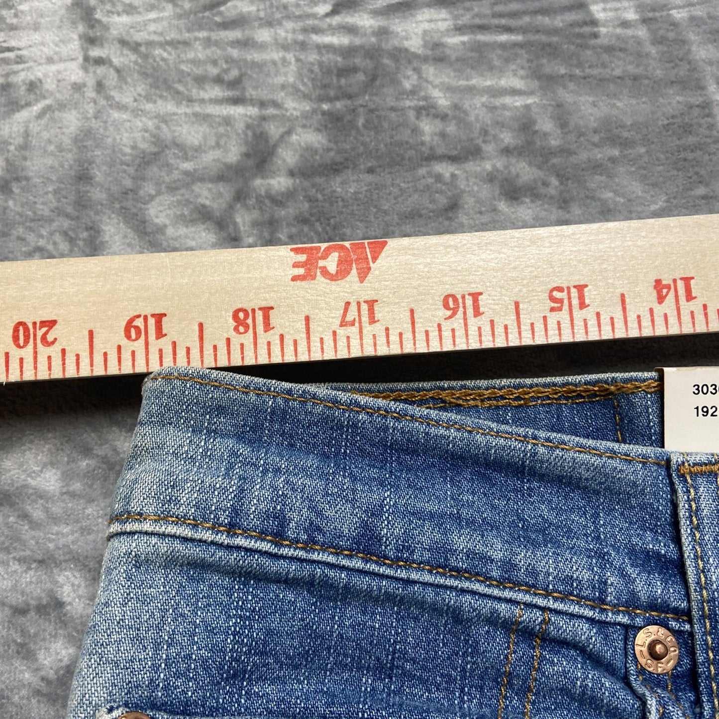 New Levi’s Relaxed Fit Tapered Leg Jeans Women’s Size 18M Blue Denim