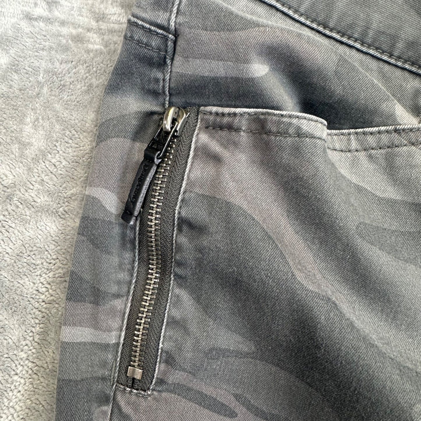 Democracy Women's AB Technology Skinny Jeans Size 14 Gray Camo