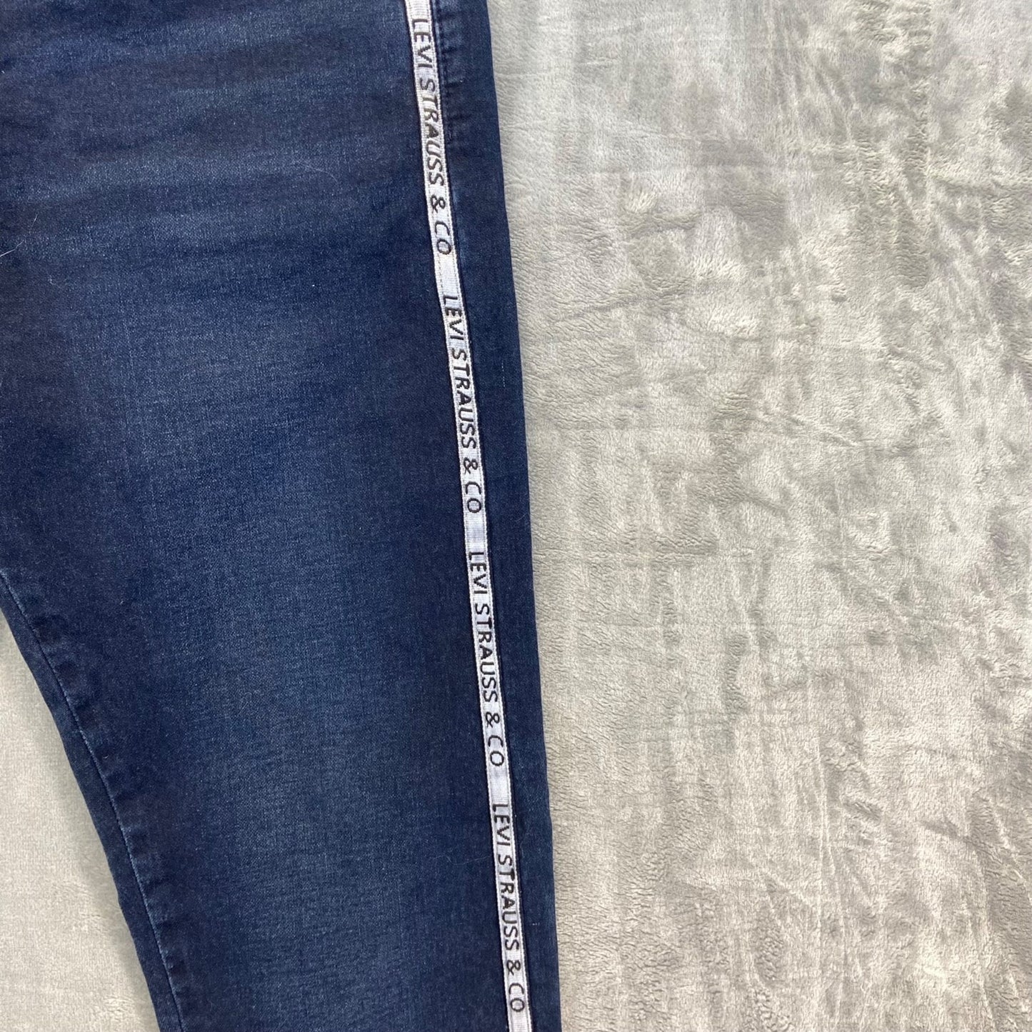 Levi's Men's Skinny Jeans Size 34 Blue Dark Wash