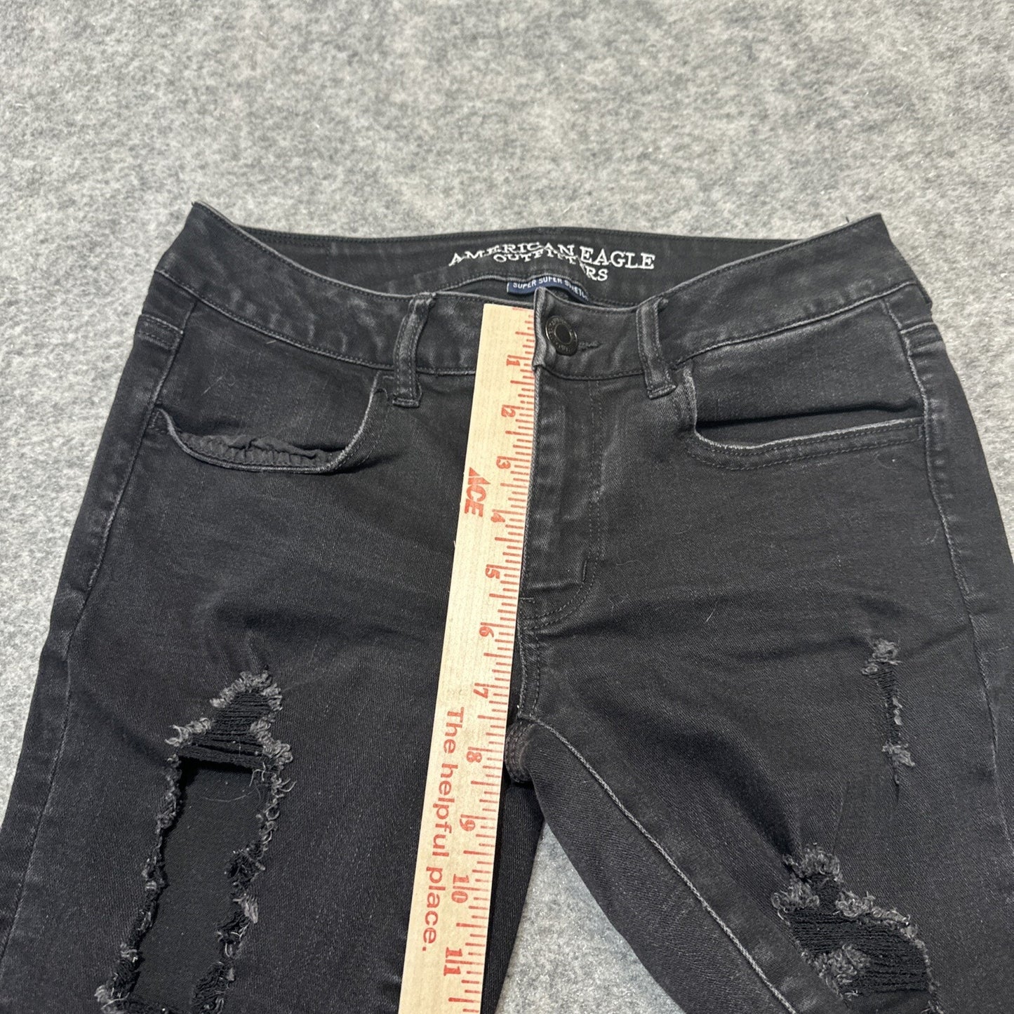 American Eagle Outfitters Women’s Super Stretch Distressed Jeans Size 6 Black