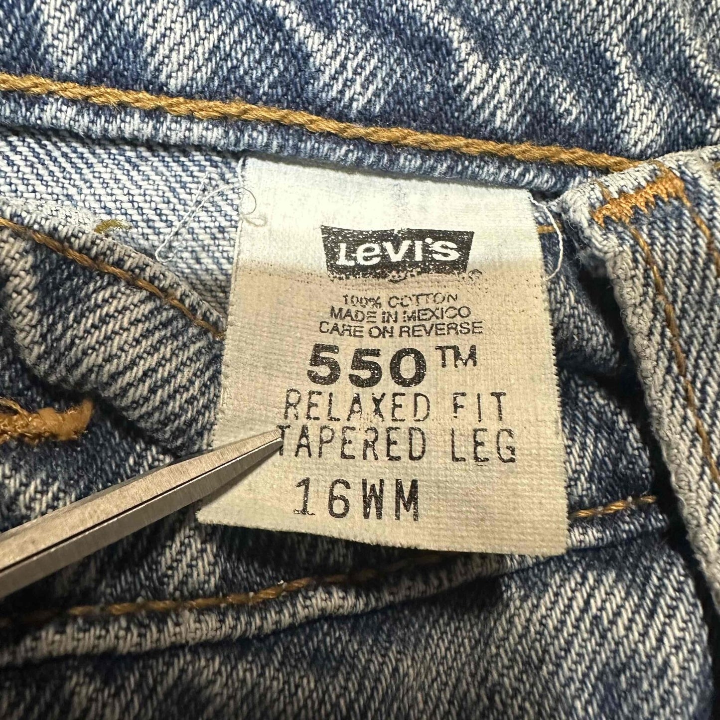 Vintage Levis 550 Women's Relaxed Fit Tapered Leg Jeans Size 16 WM Blue Denim