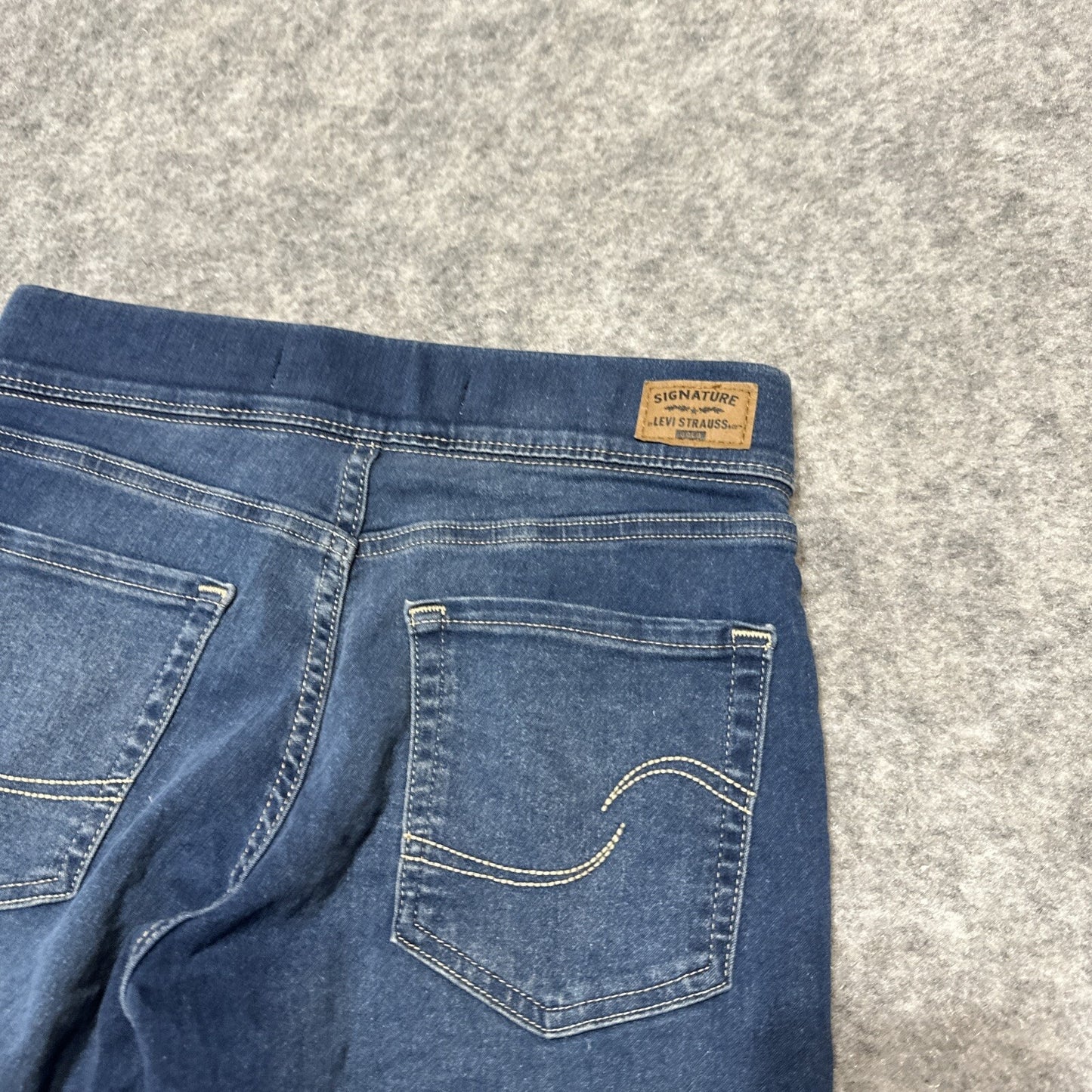 Signature Levi's Totally Shaping Pull On Skinny Women's Jeans Size 4M Blue 27x30