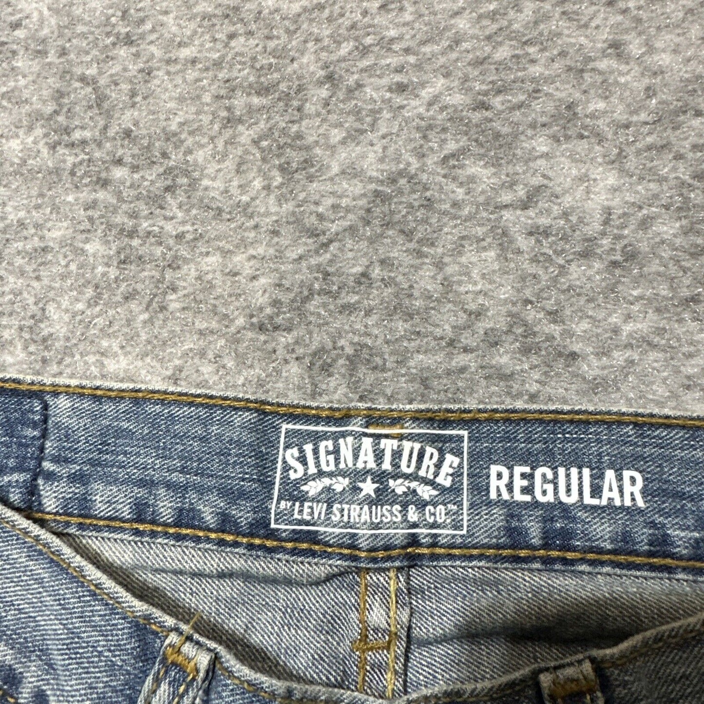 Signature Levi's Regular Men's Straight Jeans Size 30x32 Blue Light Wash Denim