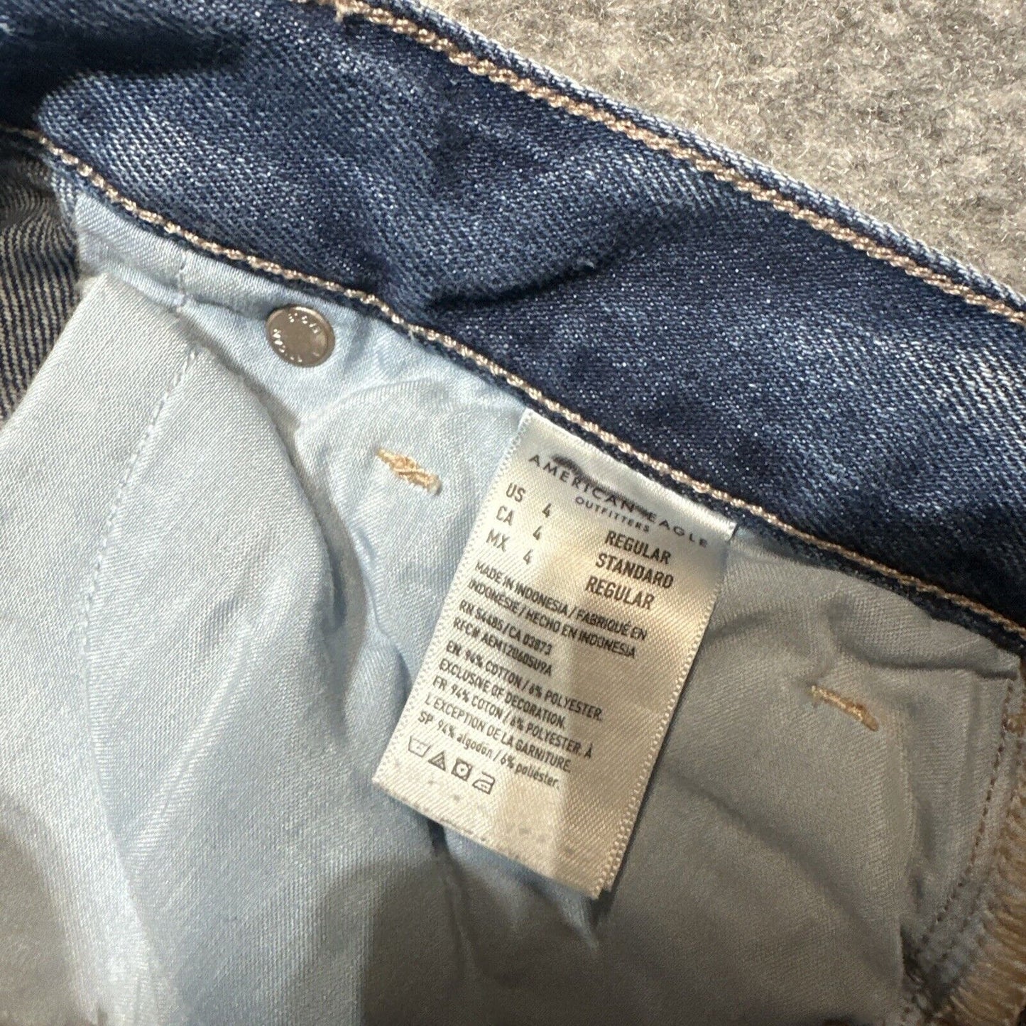 American Eagle Relaxed Mom Women's Distressed Jeans Size 4 R Blue Medium Denim