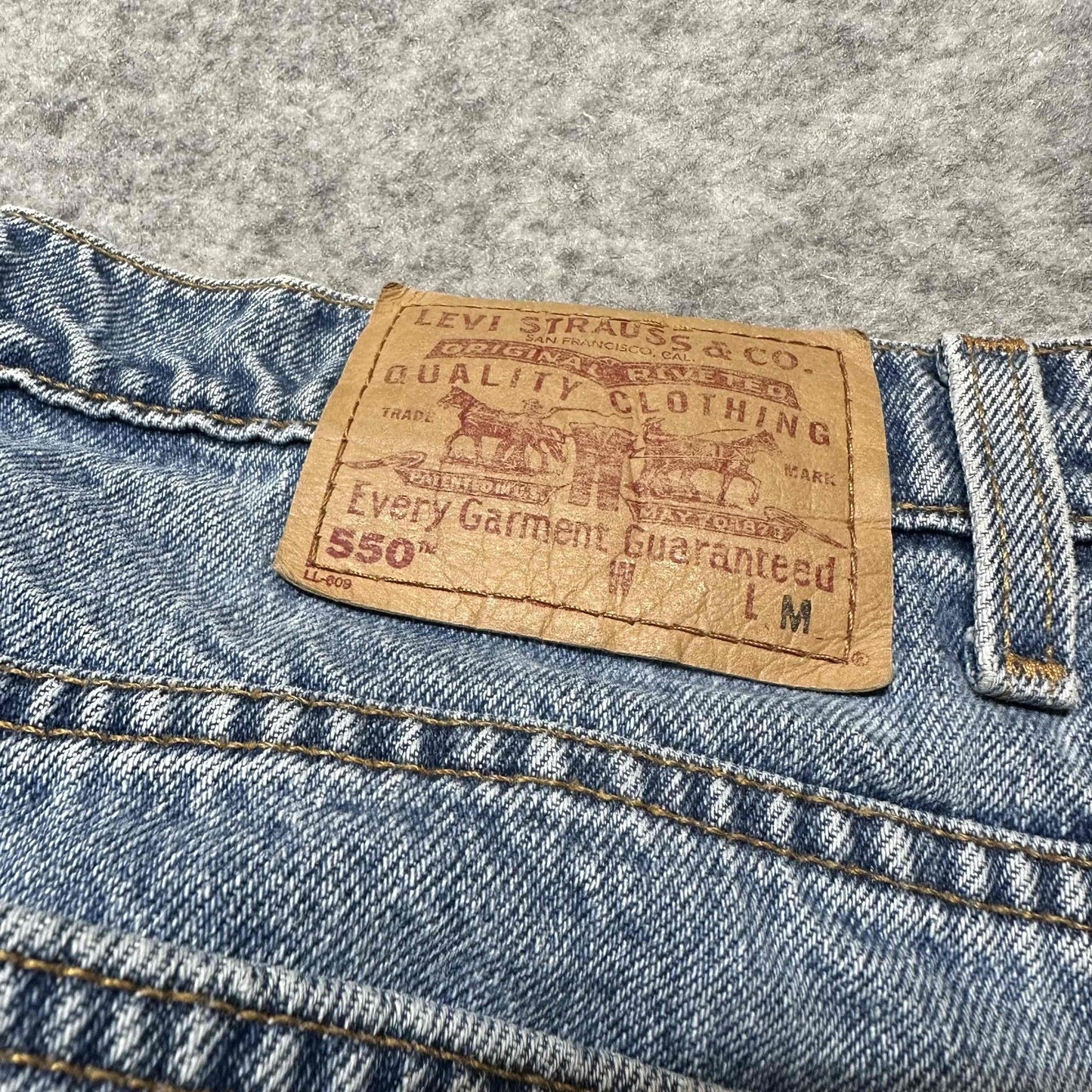 Vintage Levis 550 Women's Relaxed Fit Tapered Leg Jeans Size 16 WM Blue Denim