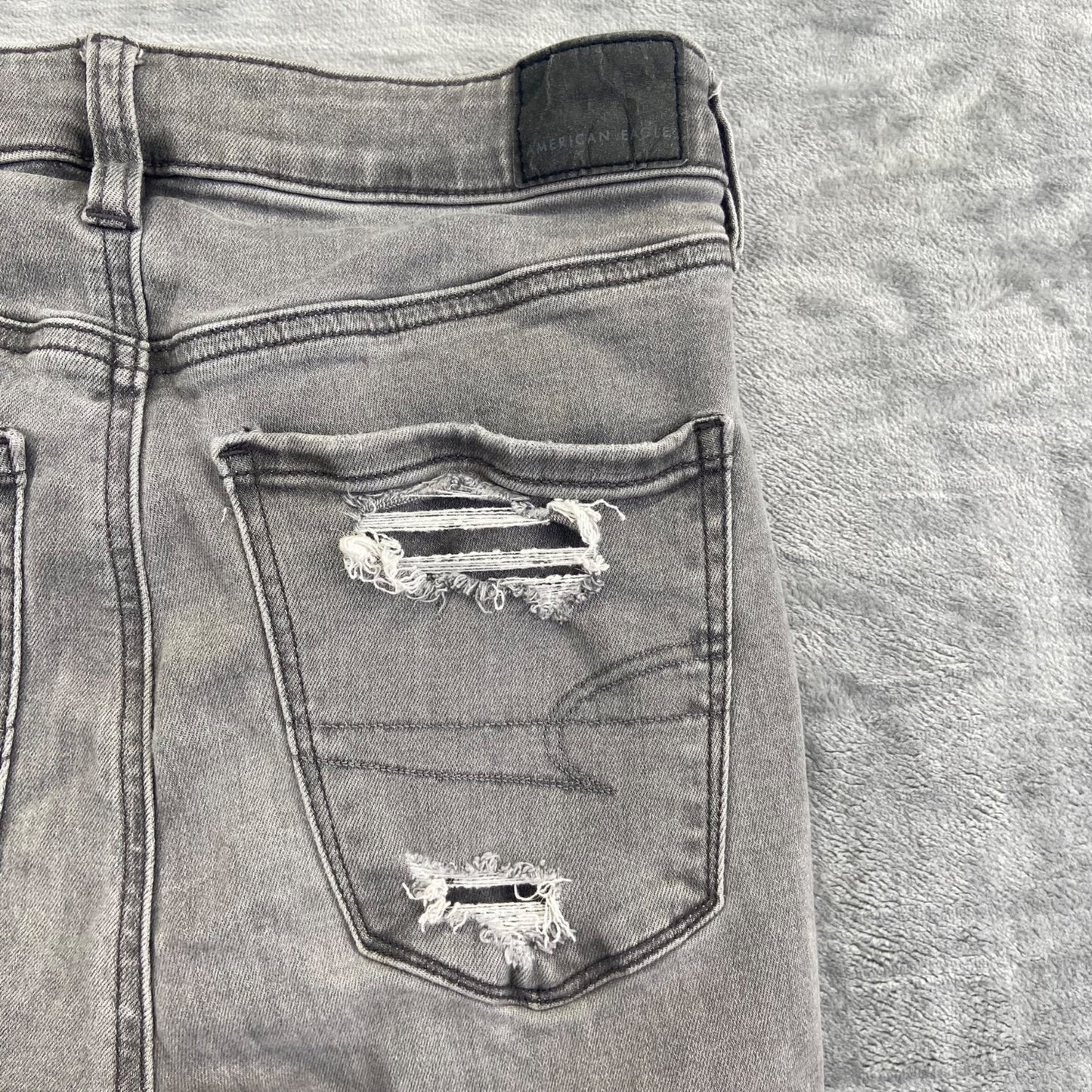American Eagle Women's Skinny Jeans Size 4 Gray Distressed