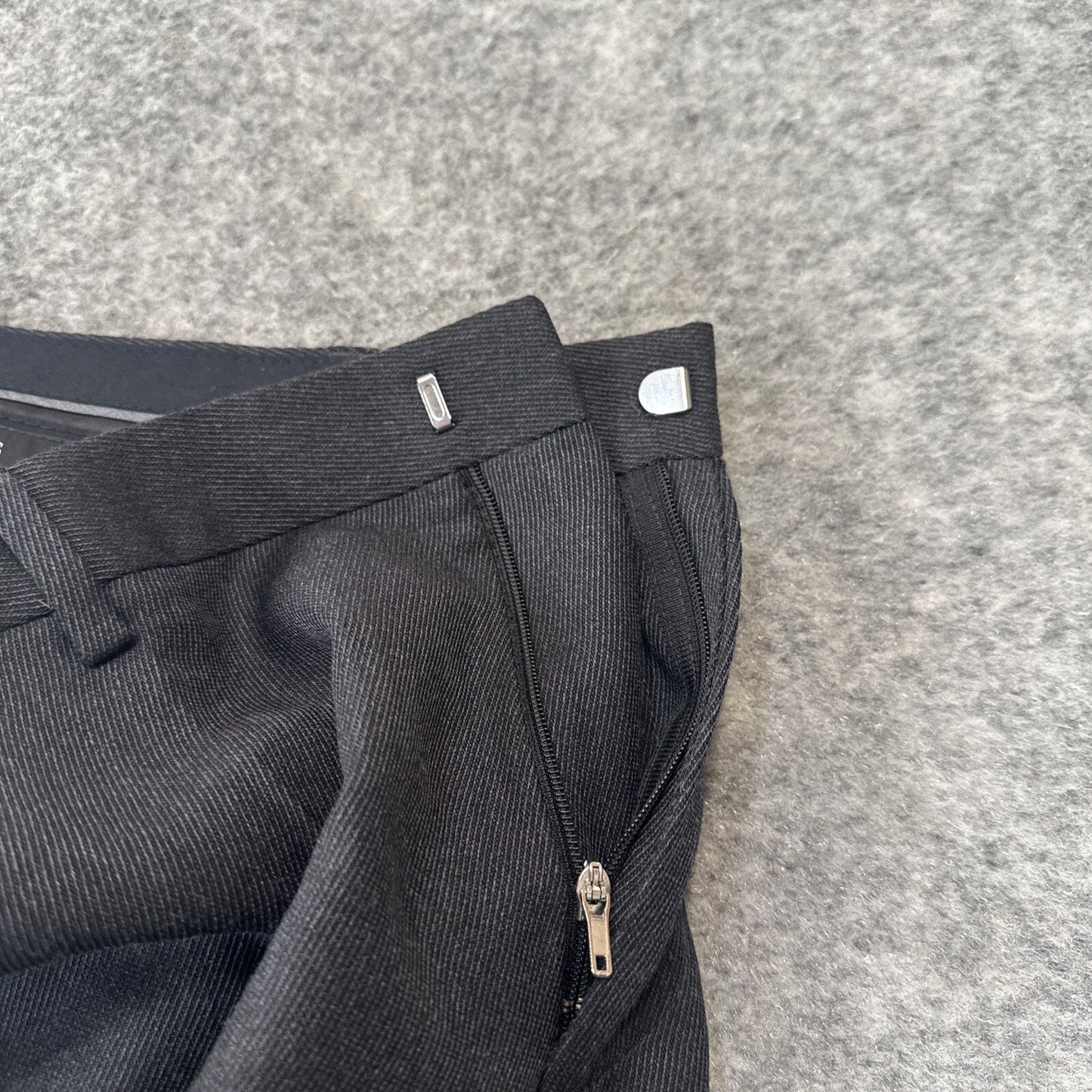Hugo Boss Men's Straight Leg Pleated Dress Pants Size 36R Black Clip Pants
