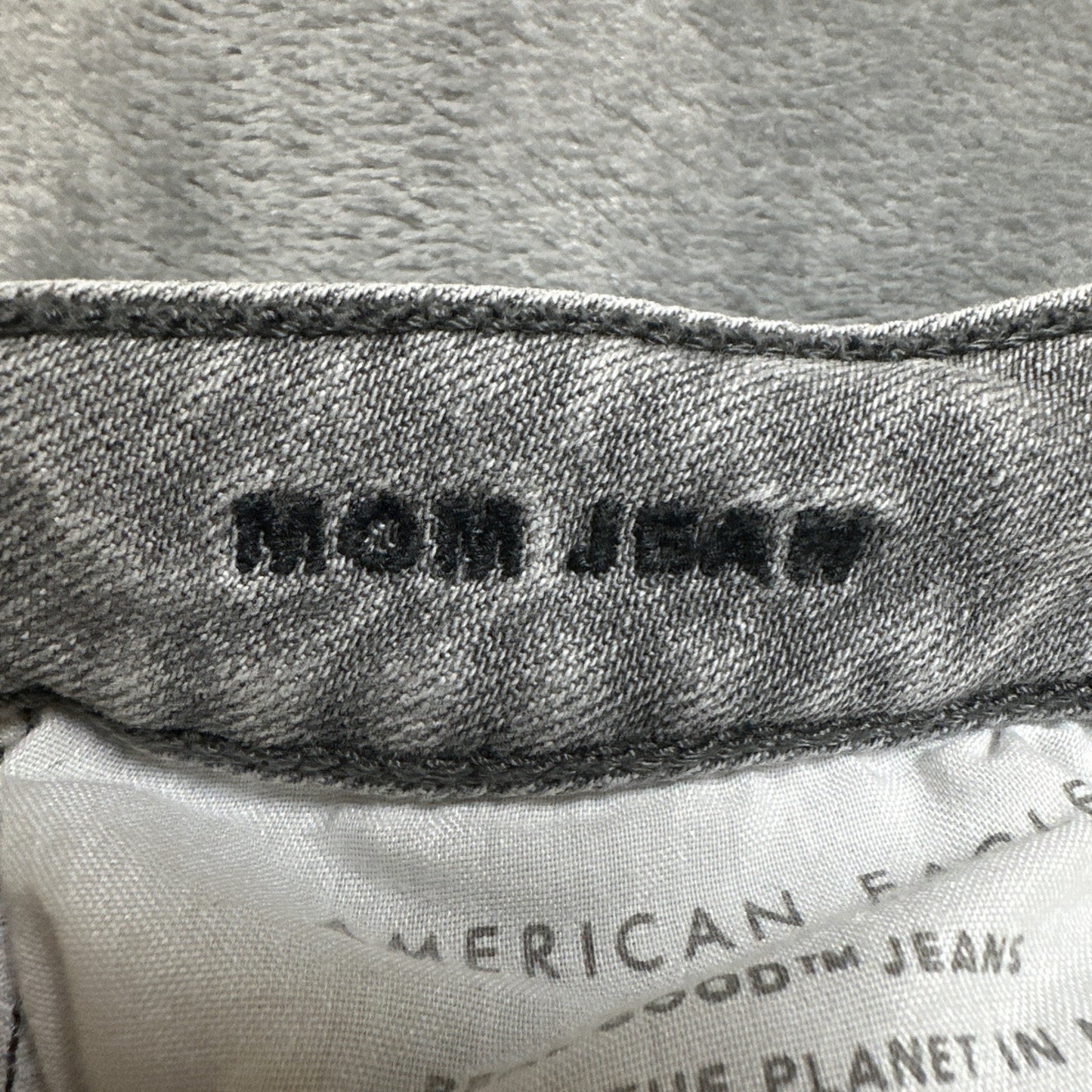 American Eagle Distressed Mom Jeans Women's Size 2R Gray Denim
