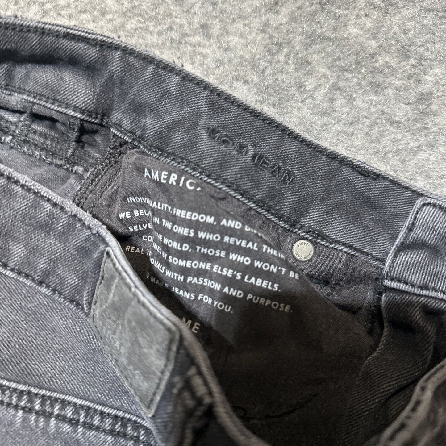 American Eagle Comfort Stretch Waistband Women's Distressed Mom Jeans Sz 6 Black