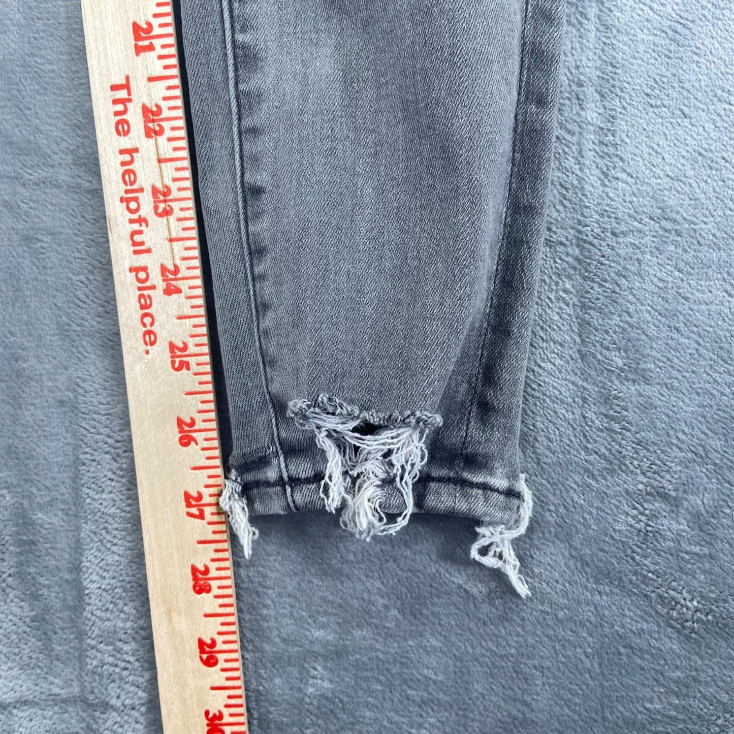 American Eagle Women's Skinny Jeans Size 4 Gray Distressed