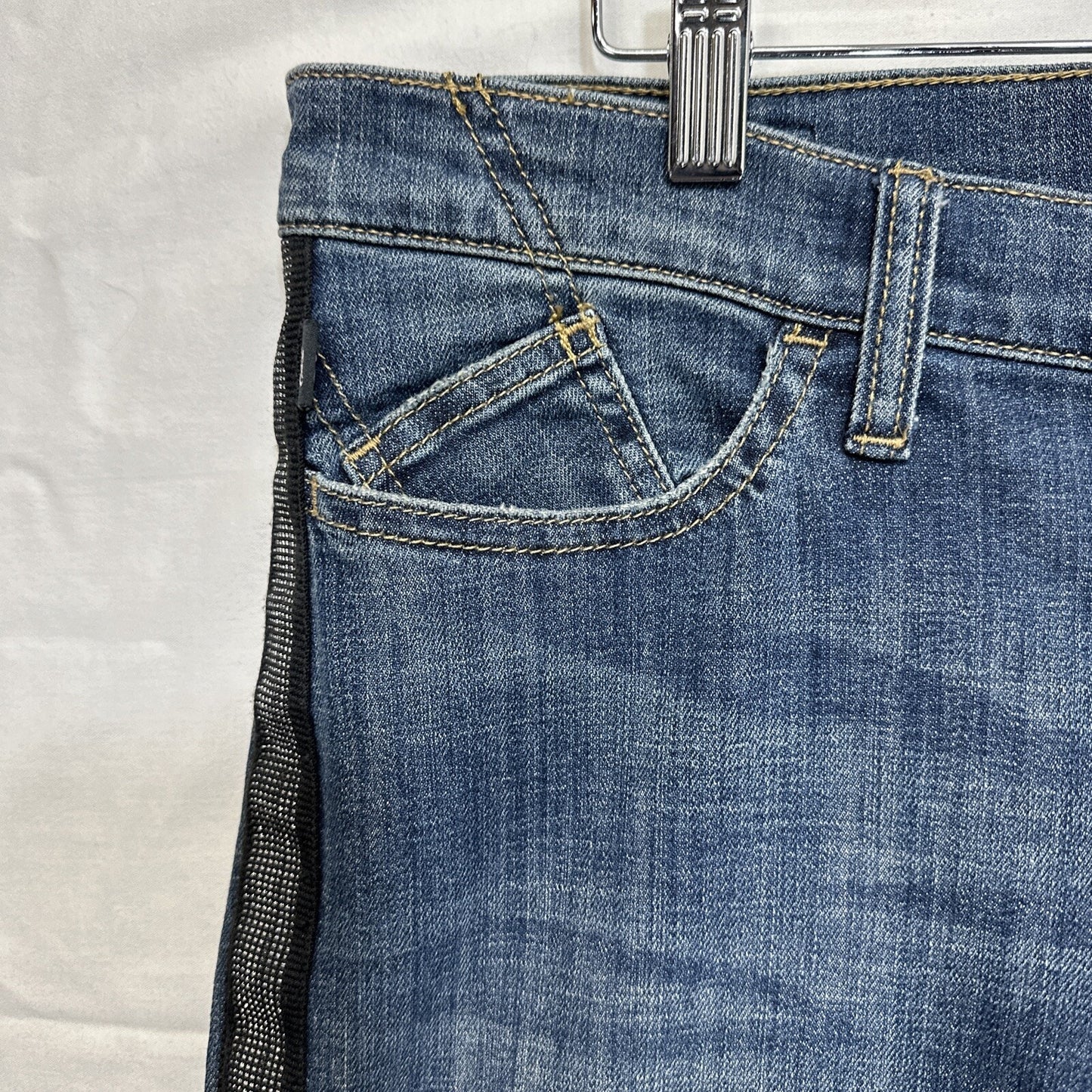 Rock & Republic Berlin Jeans Women's Size 12M Blue Medium Wash Embroidered Denim