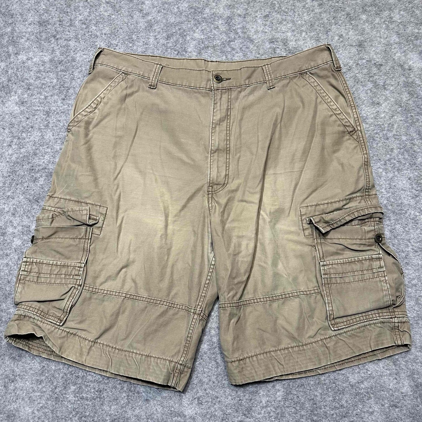 Levi's Men's Multiple Pockets Belt Loops Cargo Shorts Size W42 Khaki Medium Wash