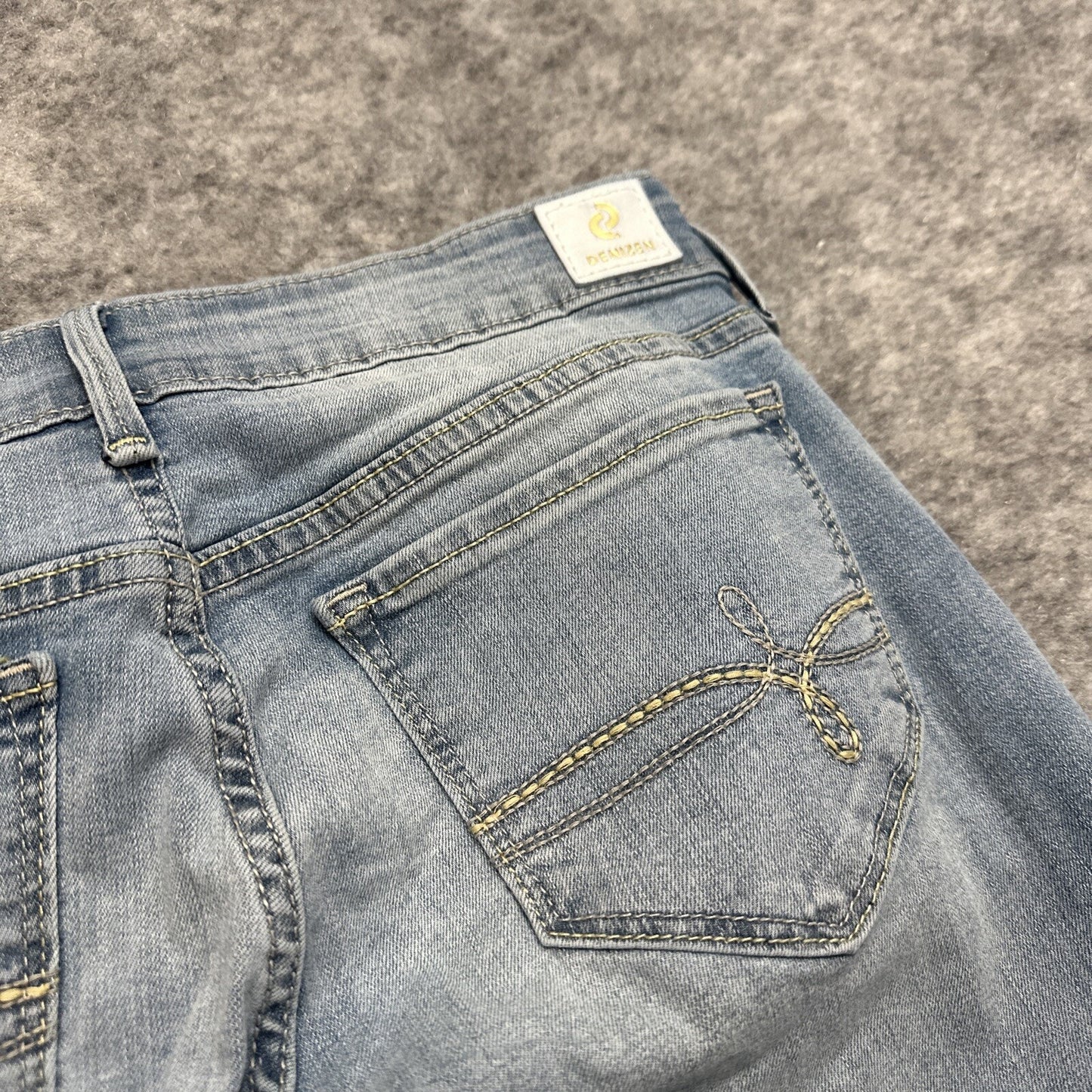 DENIZEN from Levi's Boyfriend Women's Jeans Size 1 Blue Light Wash Denim