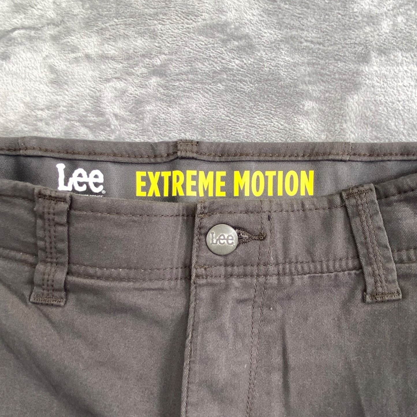 New Lee Extreme Motion Cargo Shorts Men's 29 Gray Cotton Blend