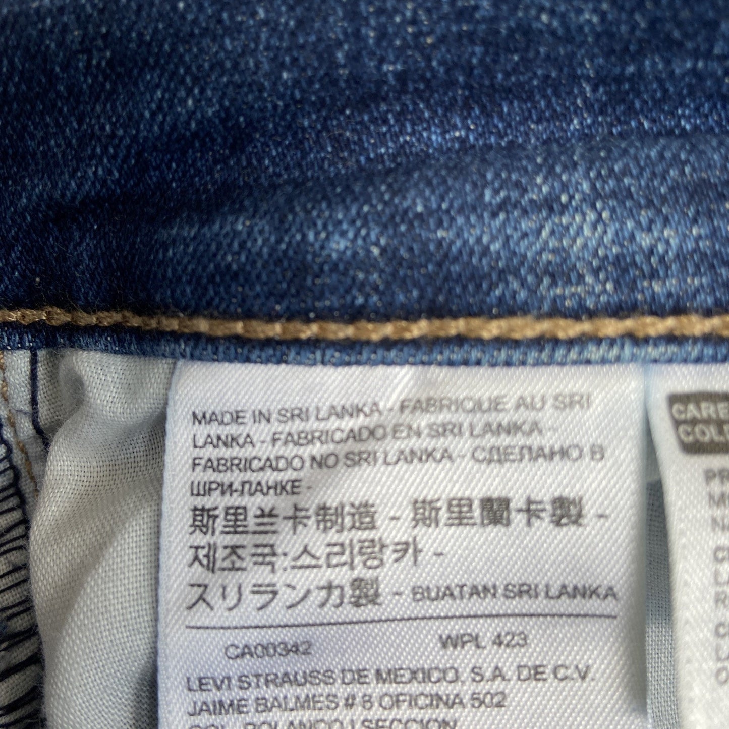 Levi's Bermuda Short Women's Size 28 Blue Dark Wash Denim Shorts
