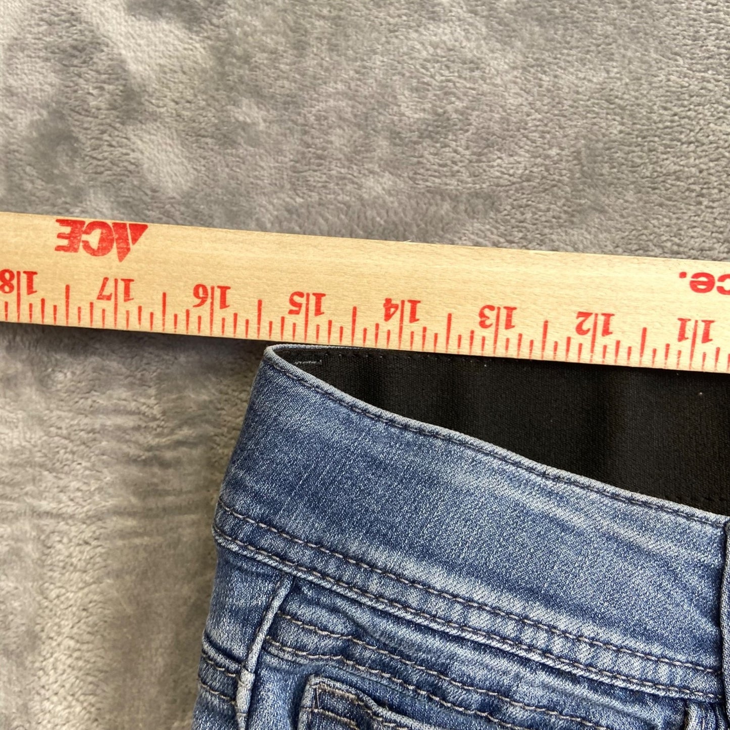 Democracy Women's Skinny Jeans Size 10 Blue Distressed