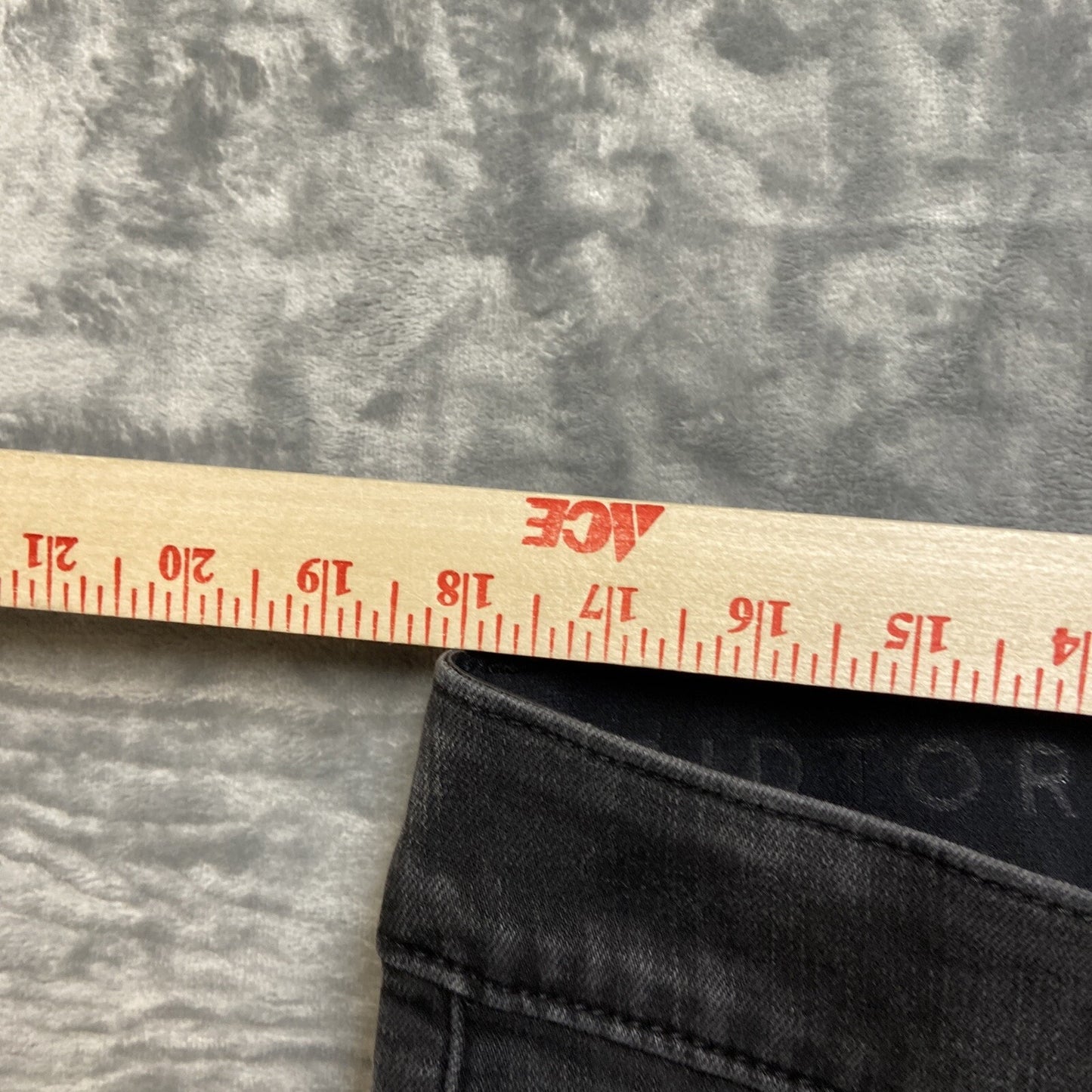 Torrid Premium Stretch Bombshell Skinny Distressed Jeans Women’s Size 18R Black