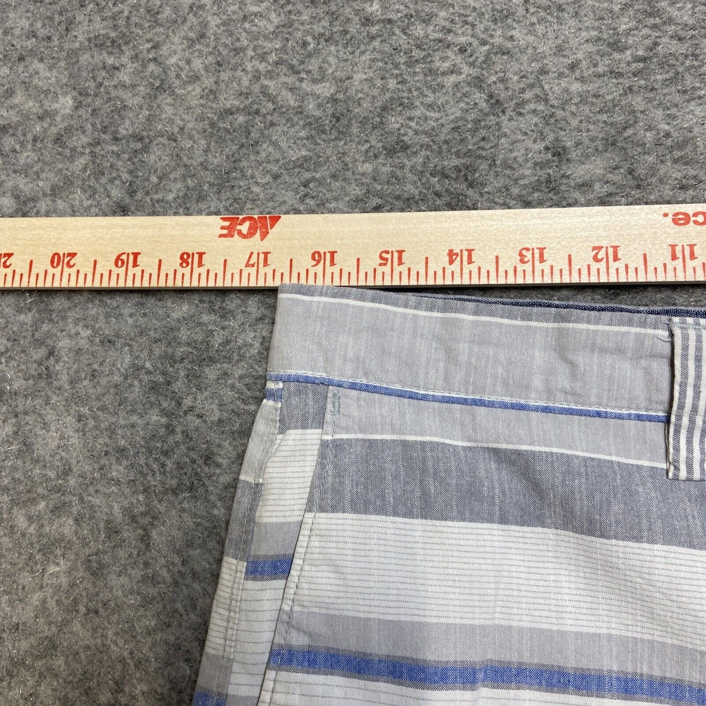 Banana Republic Emmerson Shorts Men's Size 33 Gray and Blue Striped Shorts