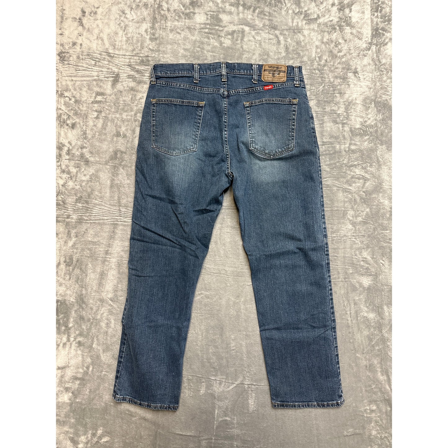 Lot of 2 Wrangler Levi's Straight Jeans Men's Size 36x29 Blue Denim