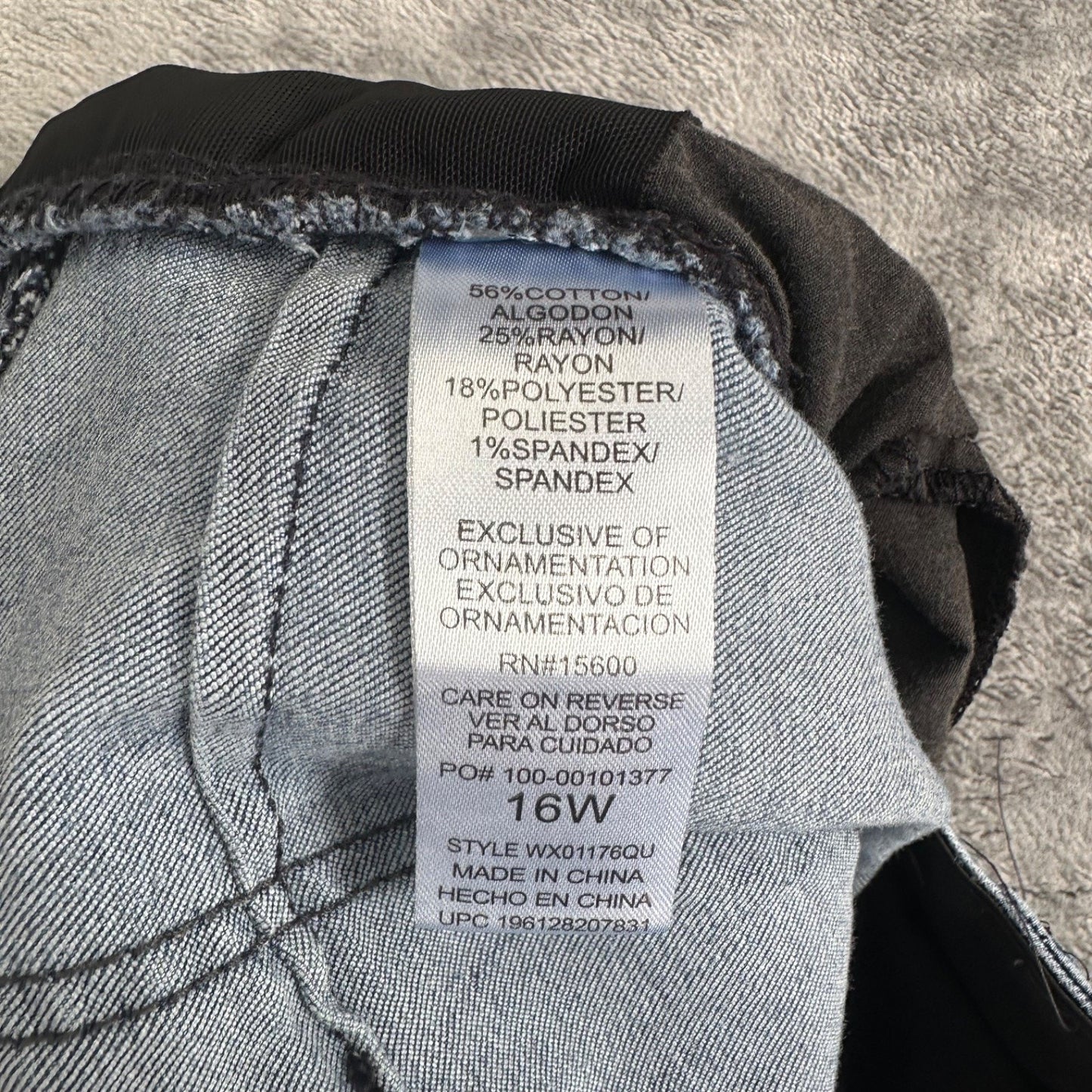 Democracy Ab Solution Straight Leg Jeans Women's Size 16W Blue Distressed