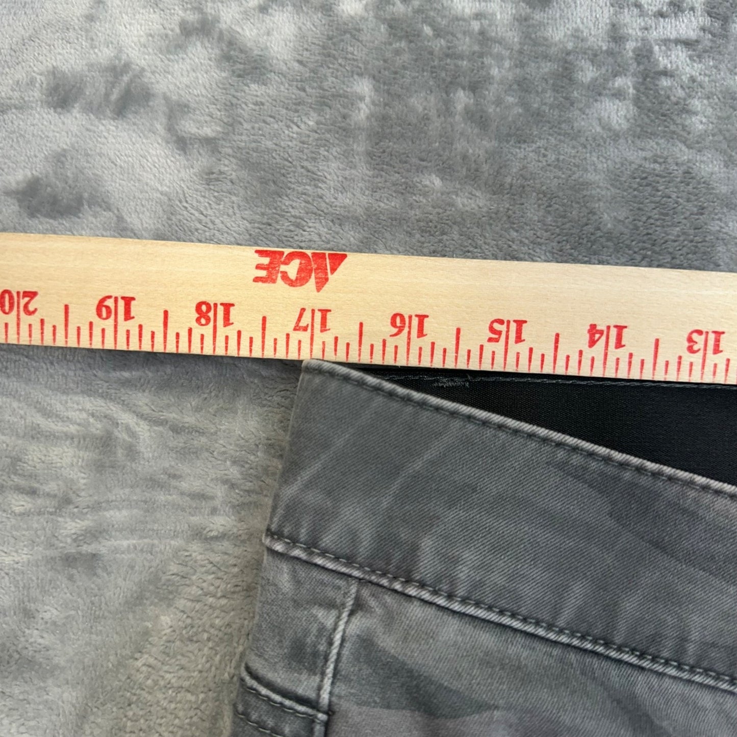 Democracy Women's AB Technology Skinny Jeans Size 14 Gray Camo