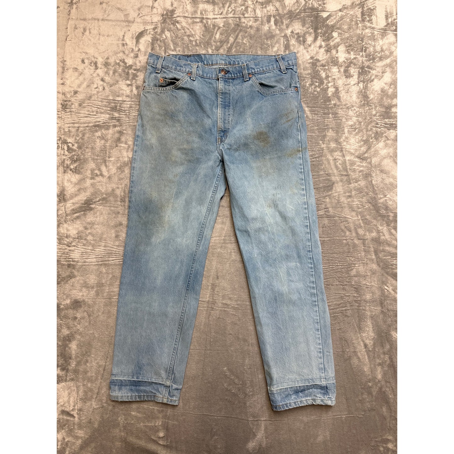 Levi's 505 Straight Fit Jeans Men's Size 38x30 Light Blue Denim *with rust marks*