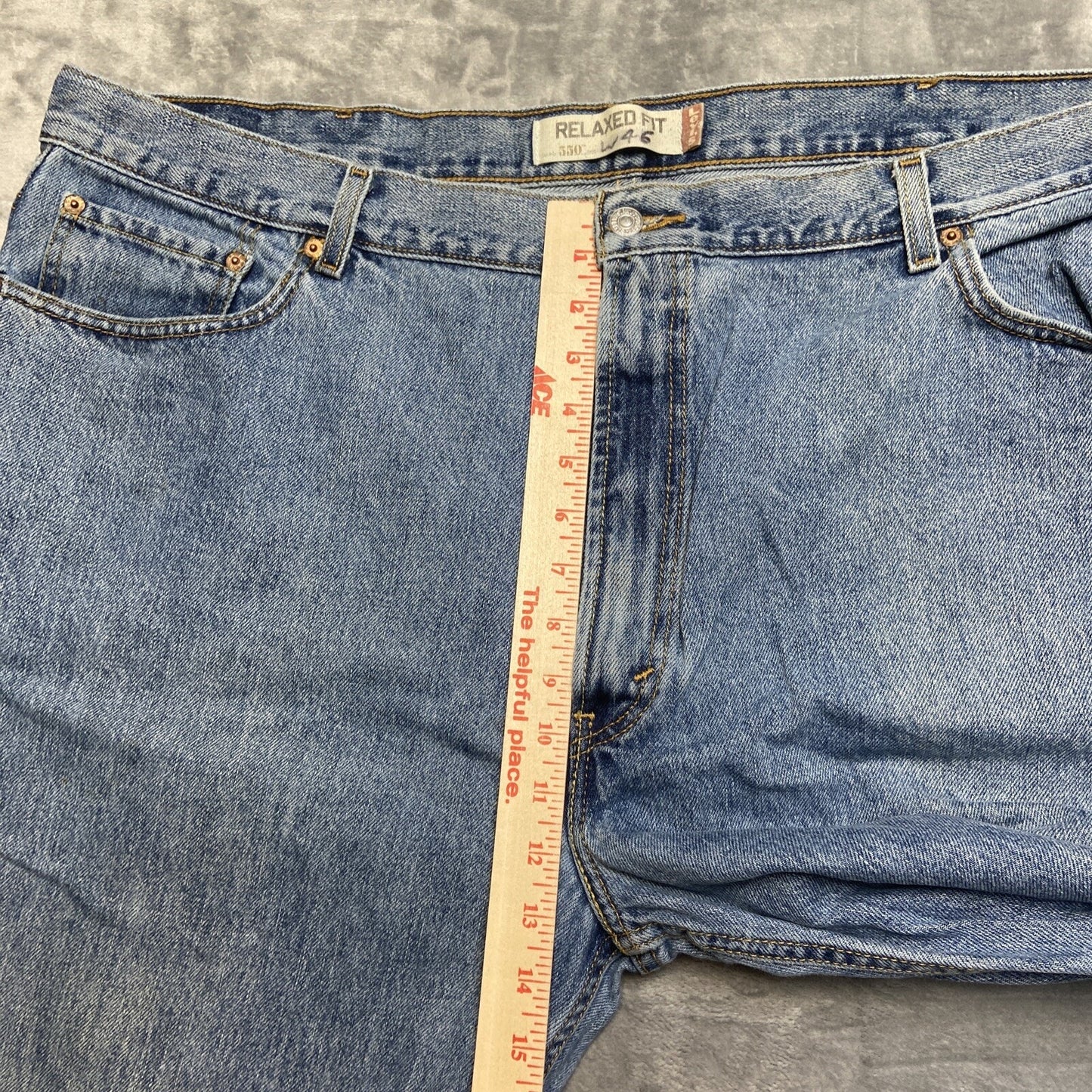 Vintage Levi’s 550 Relaxed Fi Jeans Men’s Size 46x32 Light Blue Denim