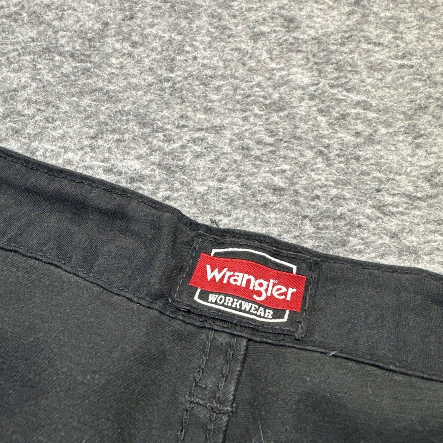 Wrangler Workwear Cargo Pants Men's Size 42x30 Black Pants Work Pants