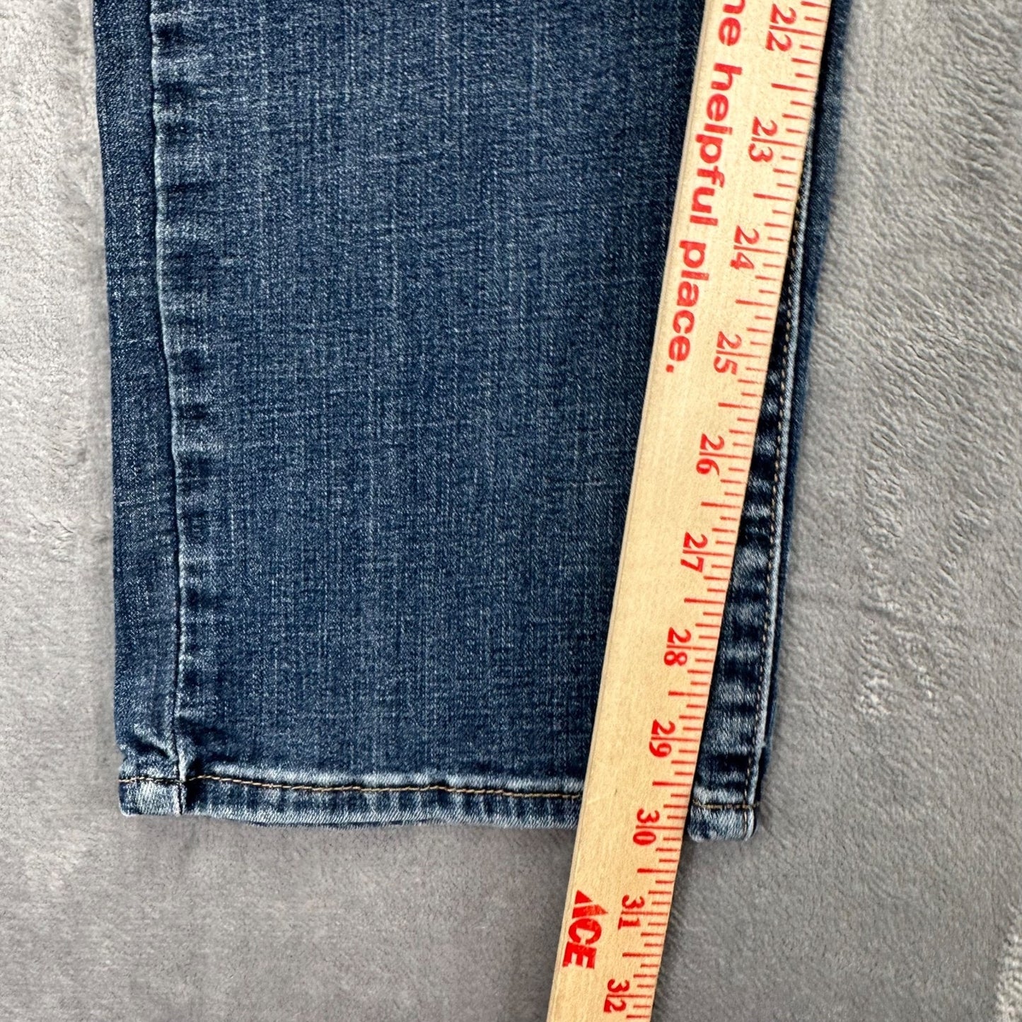Levi's Women's 314 Shaping Straight Jeans Size 29 Blue Medium Wash #2017