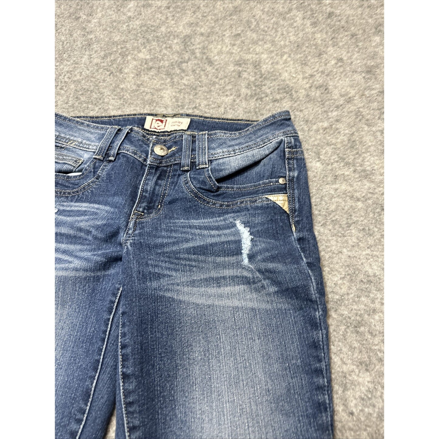 LEI Ashley Low Rise Women's Distressed Capri Jeans Size 9 Reg Blue Dark Denim