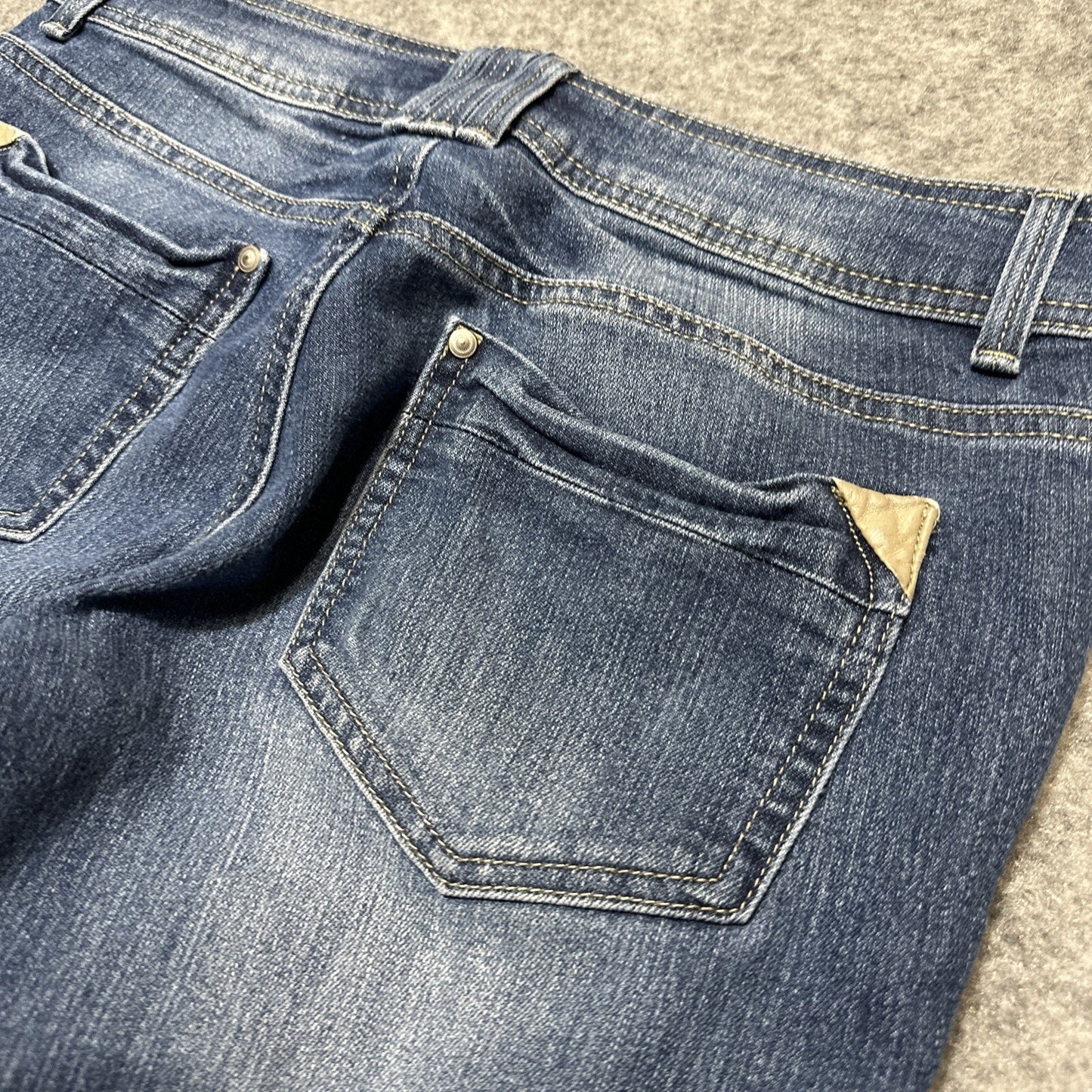LEI Ashley Low Rise Women's Distressed Capri Jeans Size 9 Reg Blue Dark Denim