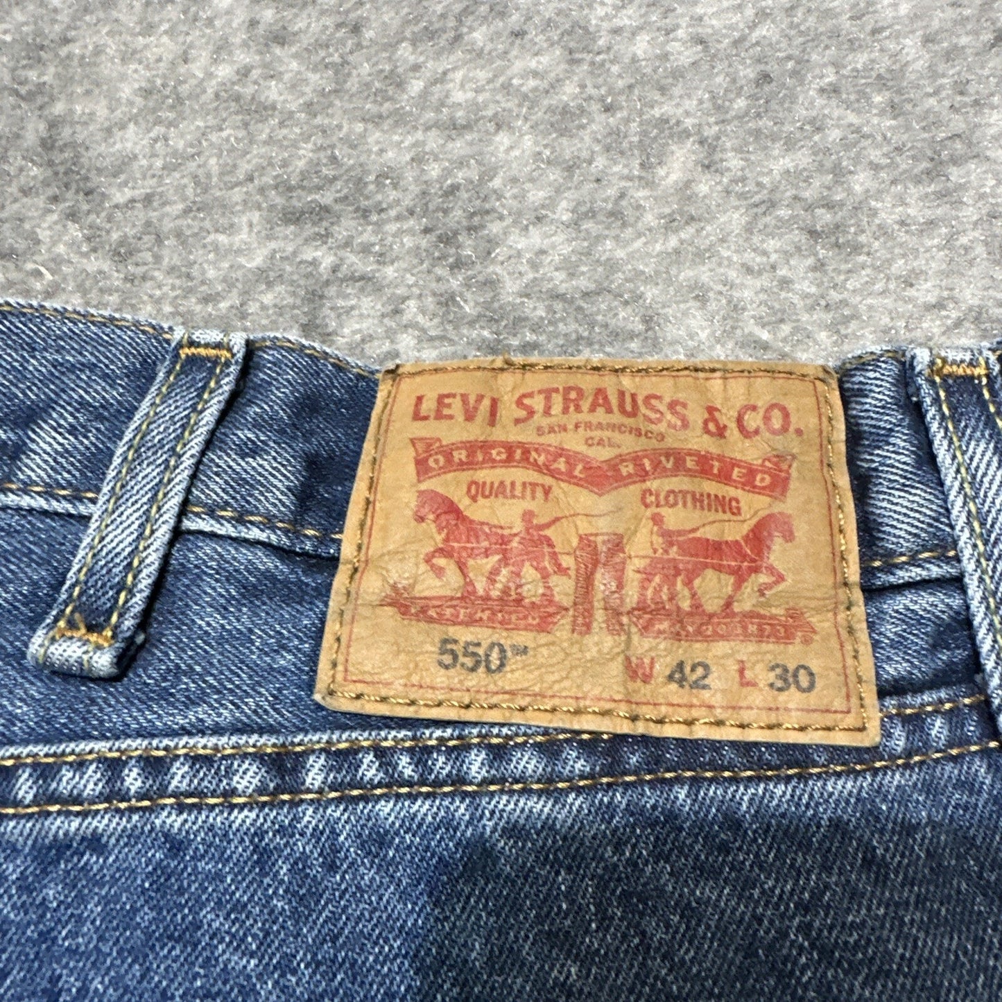 Levi's 550 Relaxed Fit Men's Straight Jeans Size 42x30 Blue Medium Wash Denim